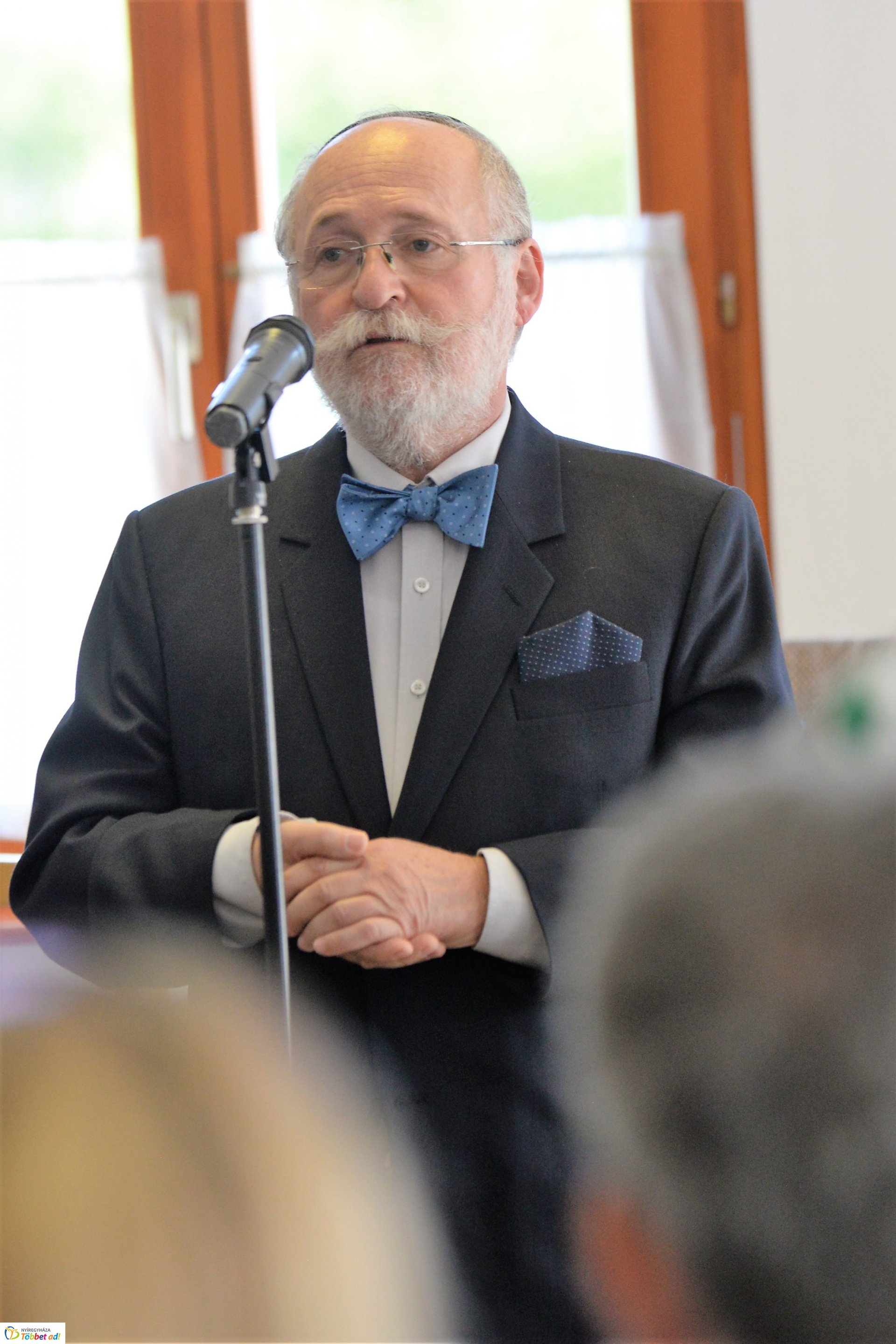 "Közös gyökereink és a megváltás fénye"