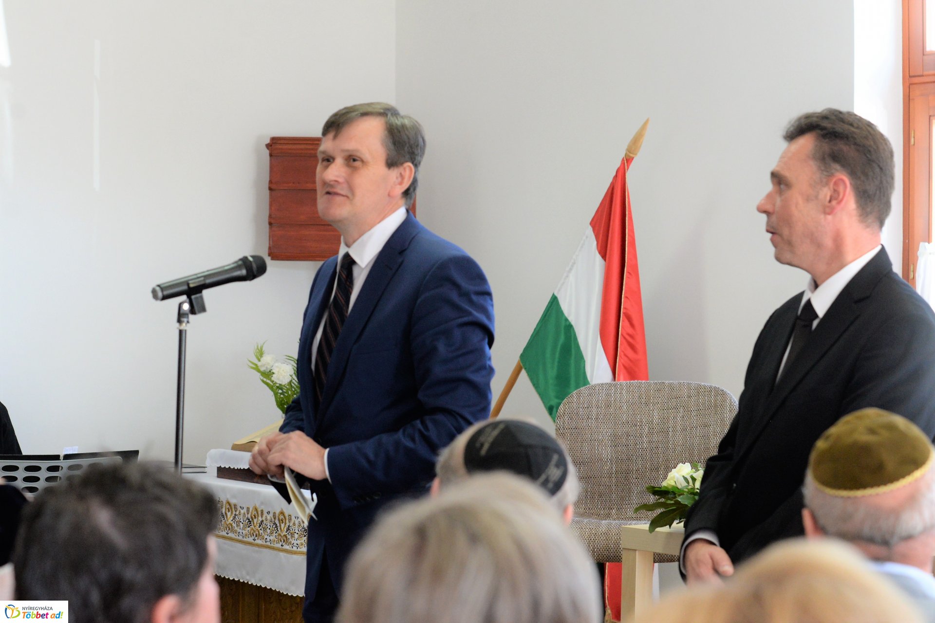 "Közös gyökereink és a megváltás fénye"