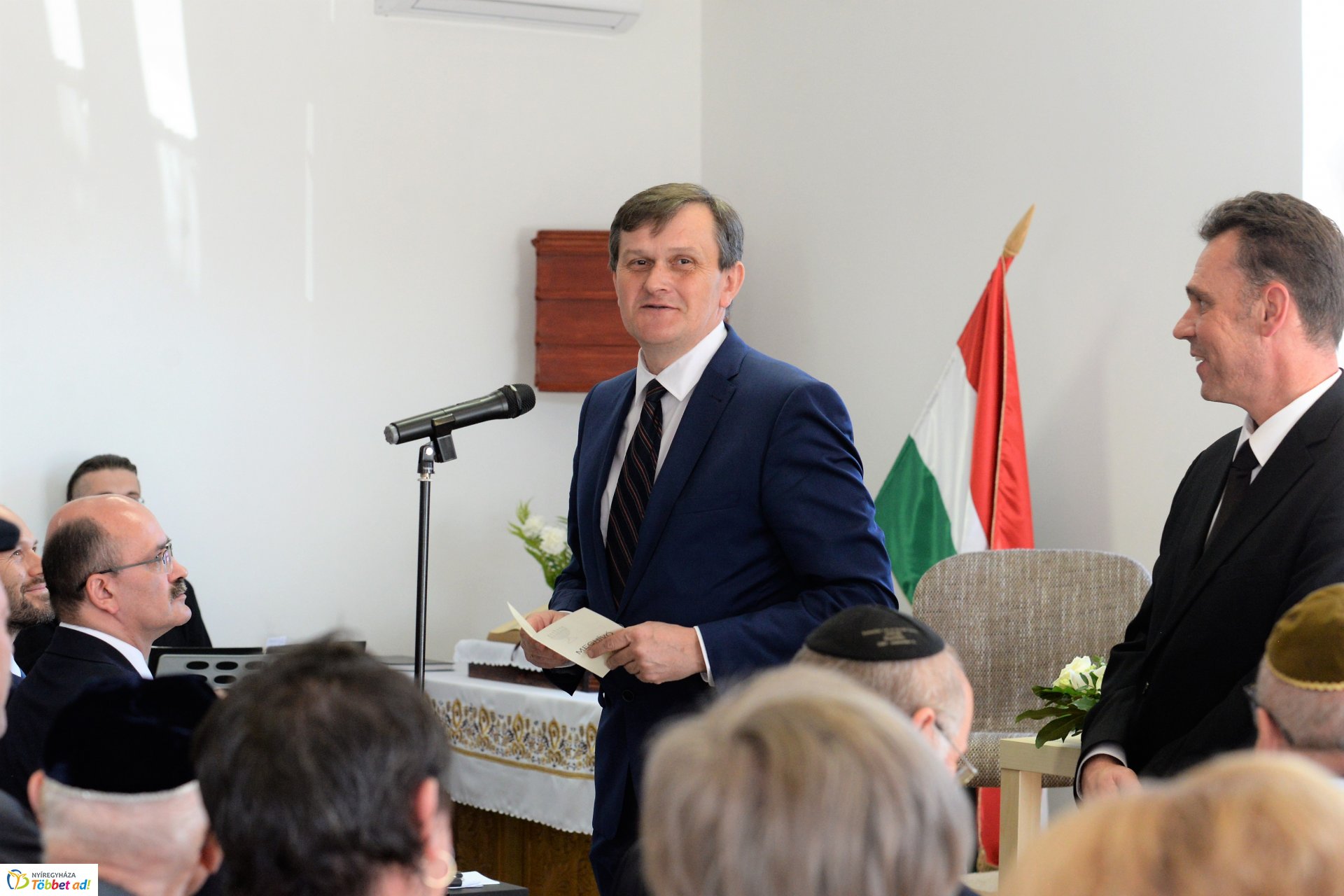 "Közös gyökereink és a megváltás fénye"