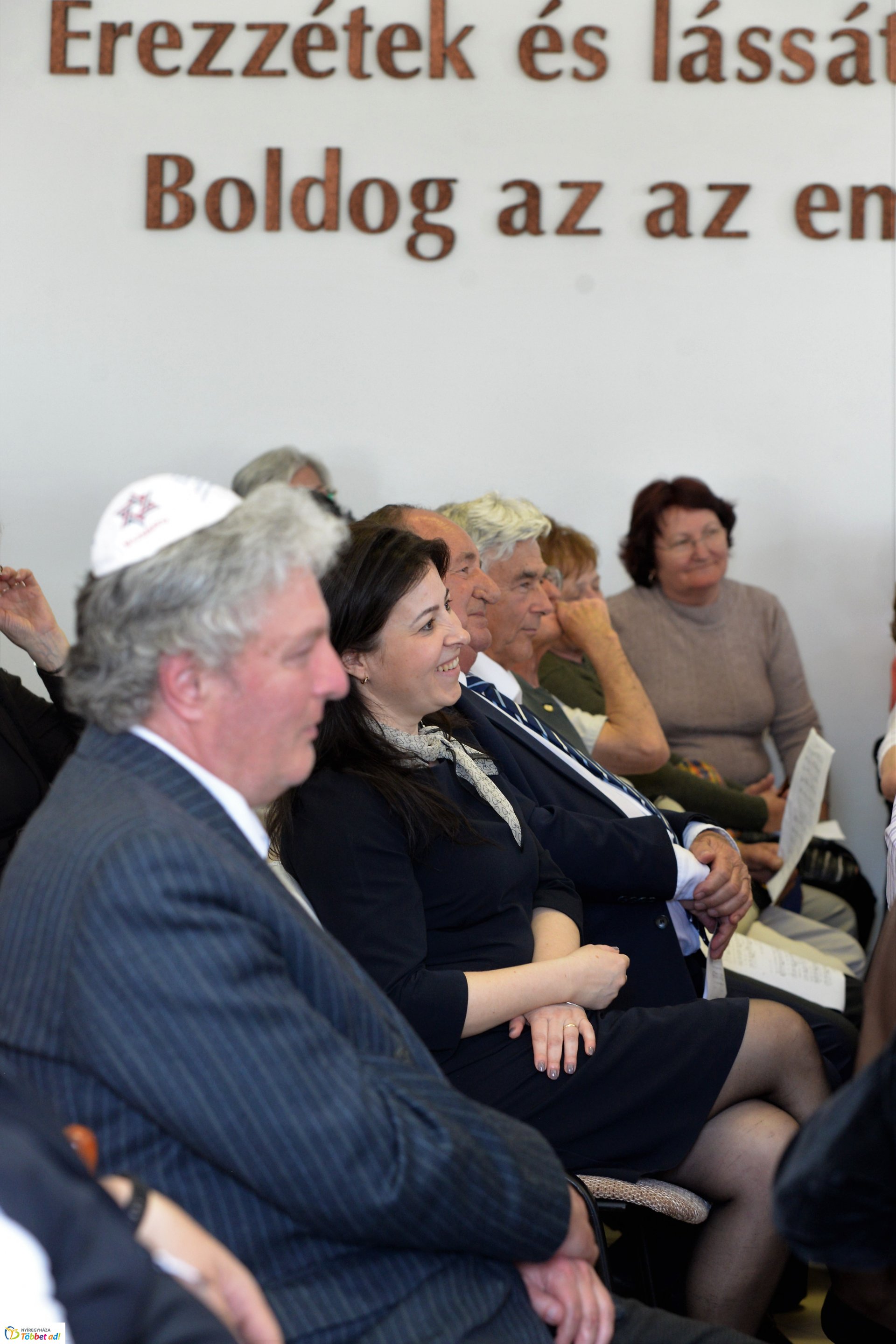 "Közös gyökereink és a megváltás fénye"