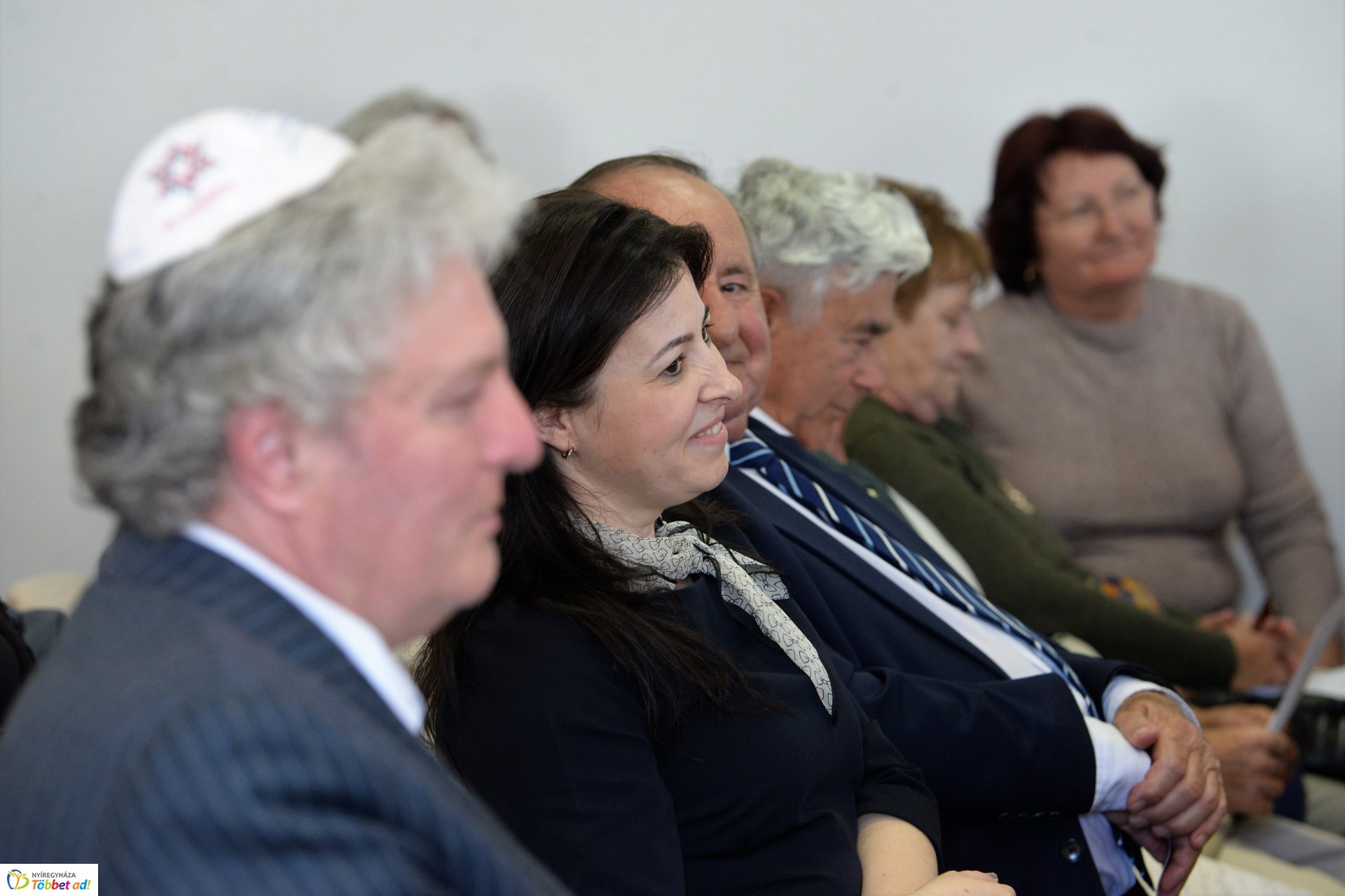 "Közös gyökereink és a megváltás fénye"