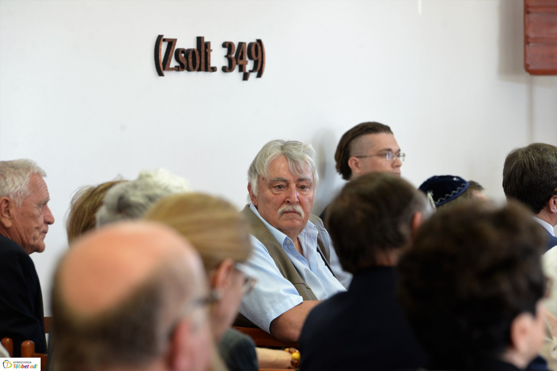 "Közös gyökereink és a megváltás fénye"