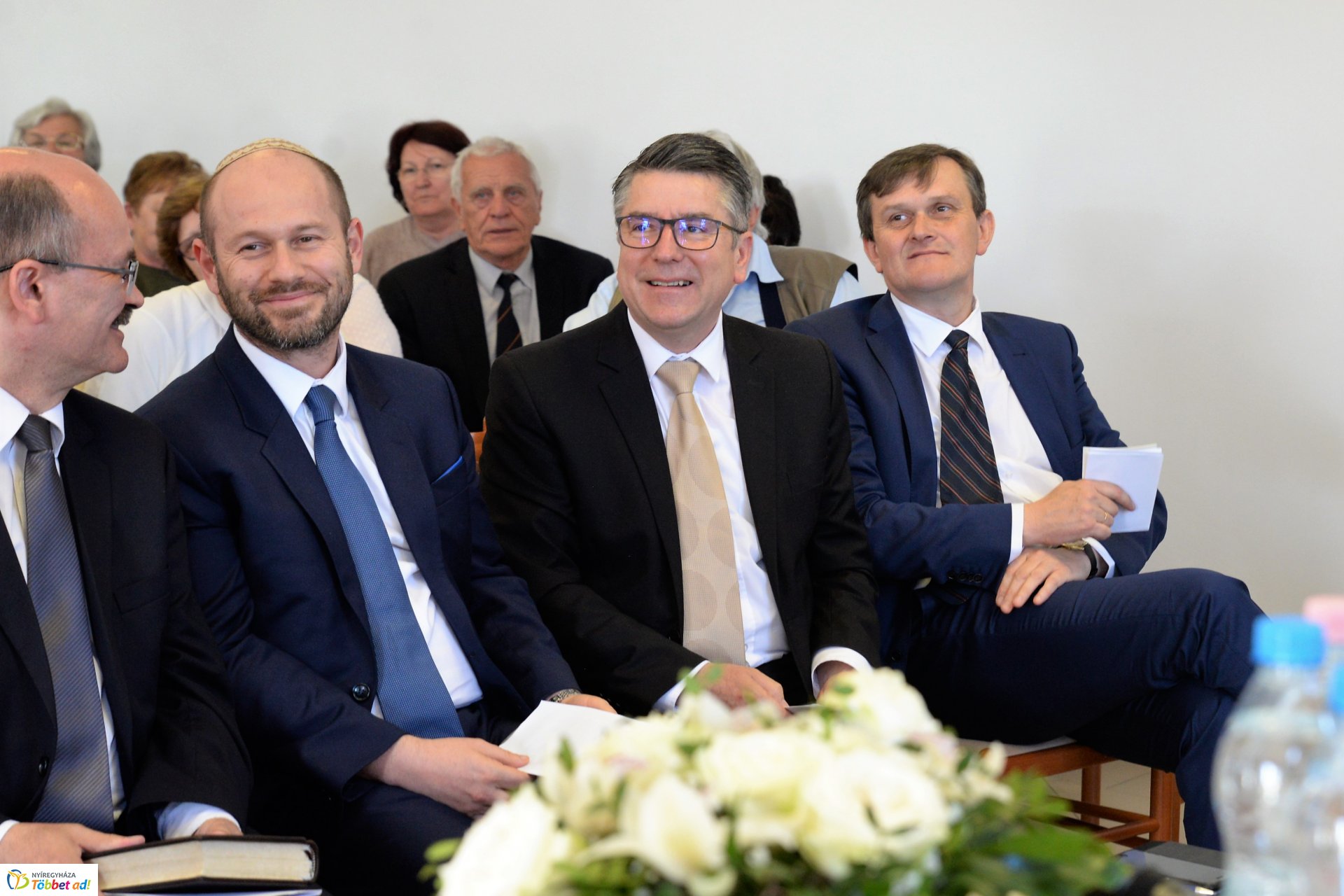 "Közös gyökereink és a megváltás fénye"