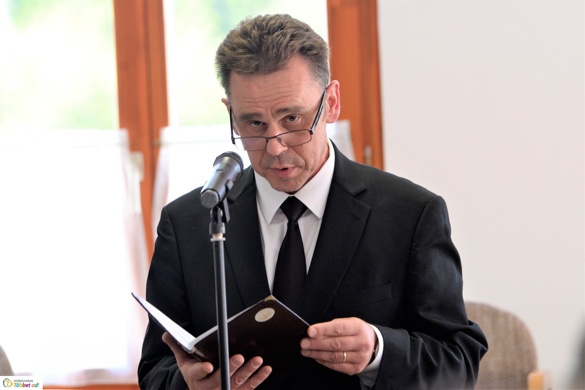 "Közös gyökereink és a megváltás fénye"