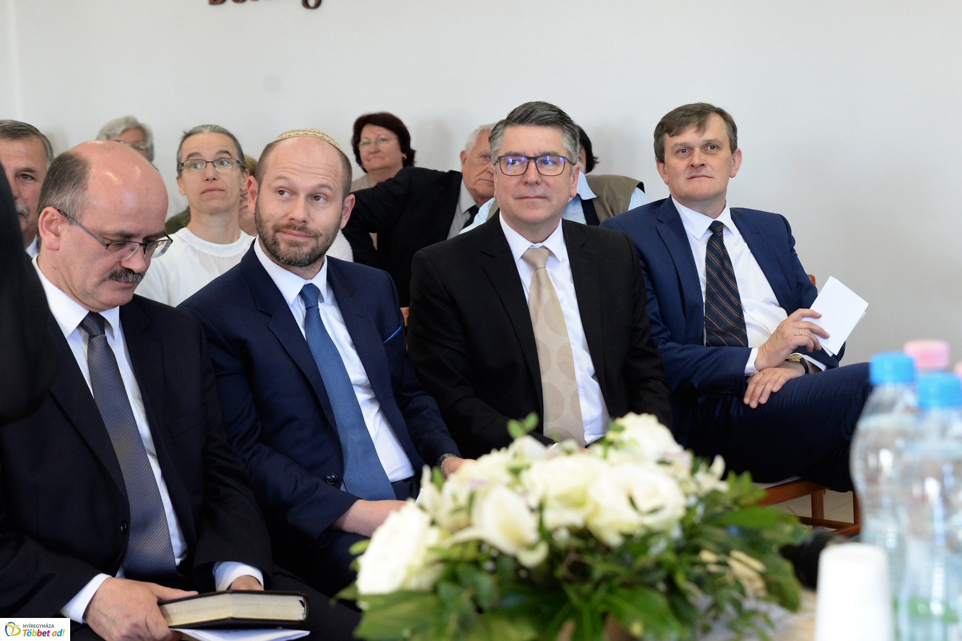 "Közös gyökereink és a megváltás fénye"