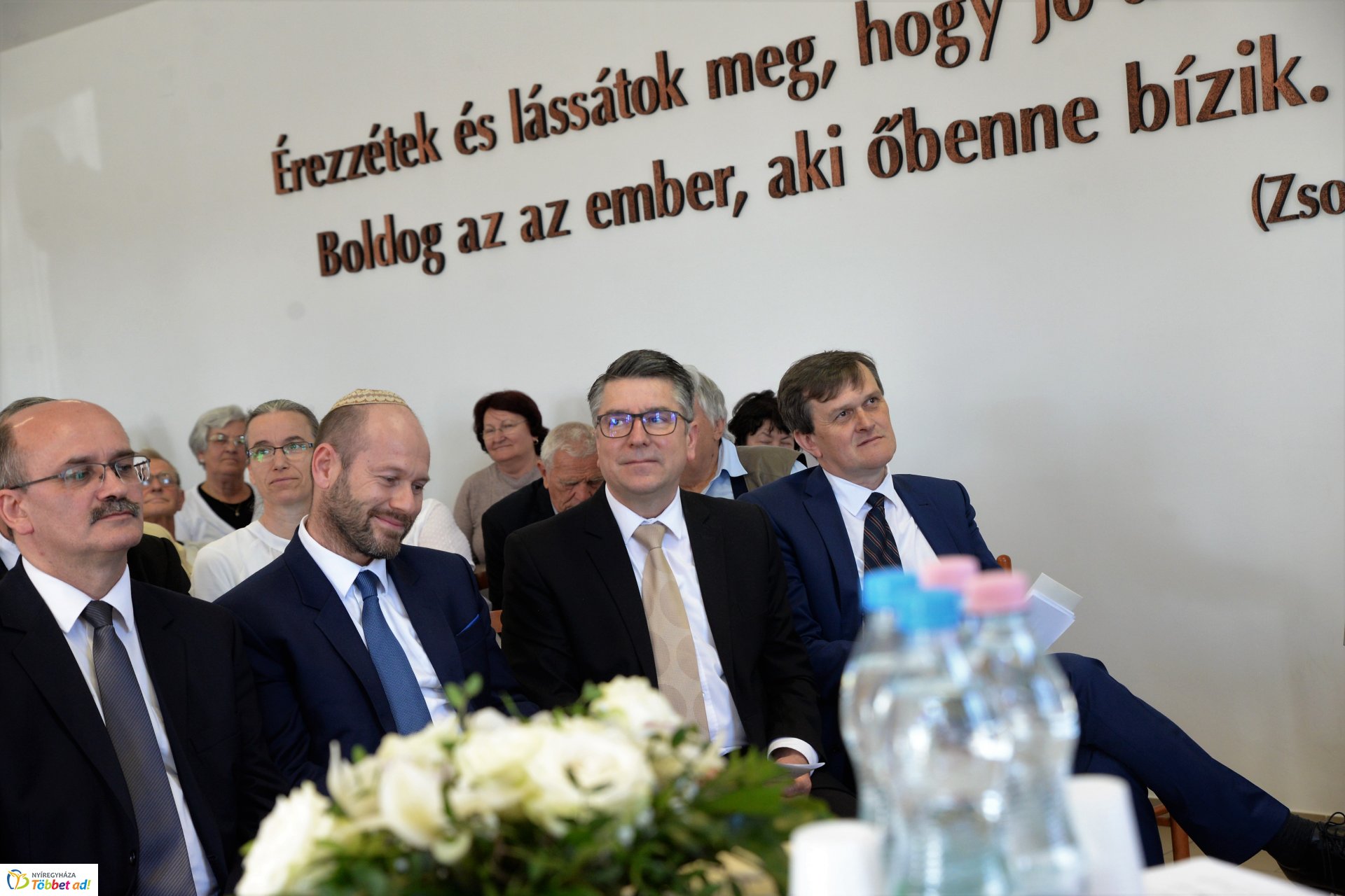 "Közös gyökereink és a megváltás fénye"