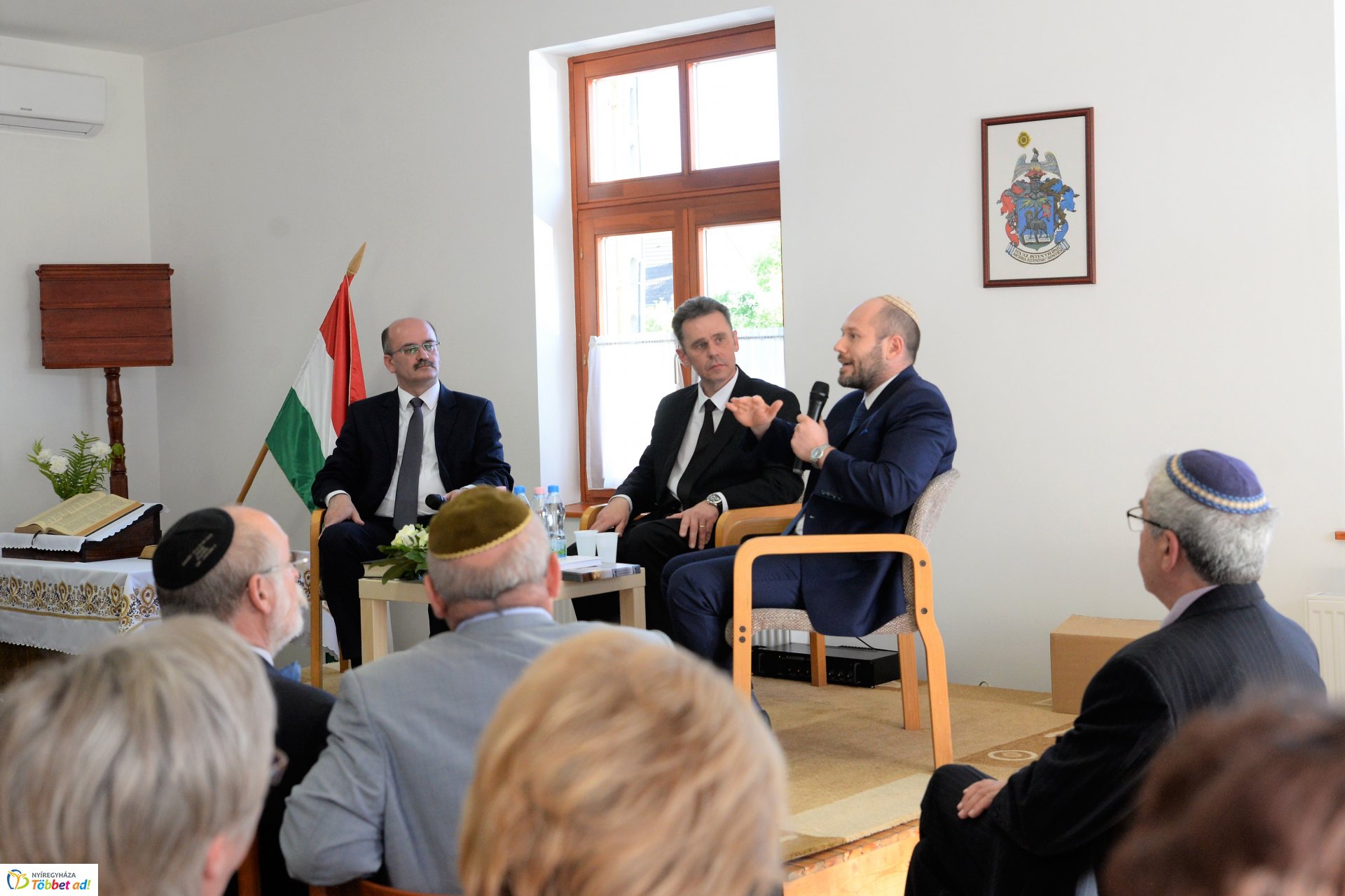 "Közös gyökereink és a megváltás fénye"