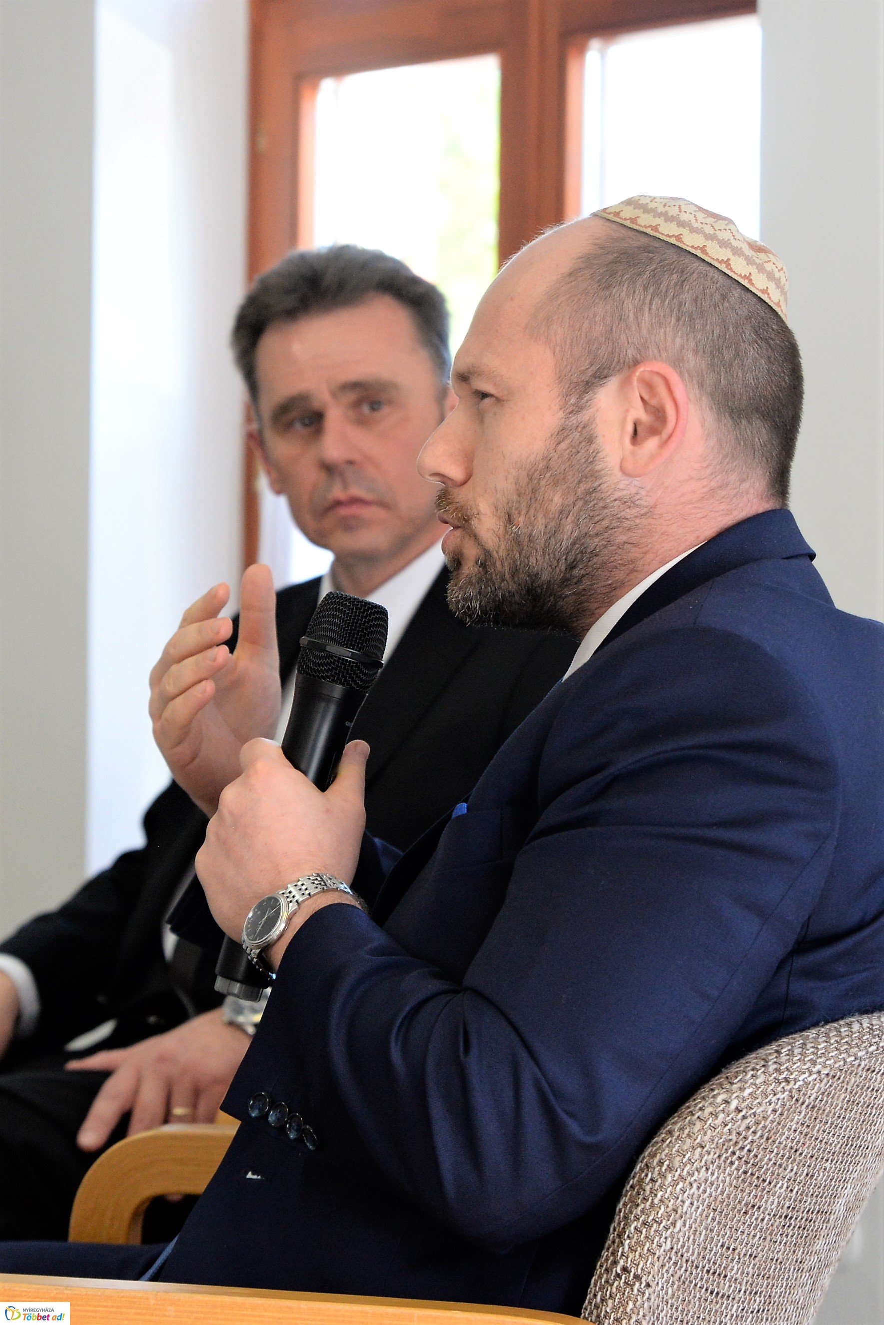 "Közös gyökereink és a megváltás fénye"