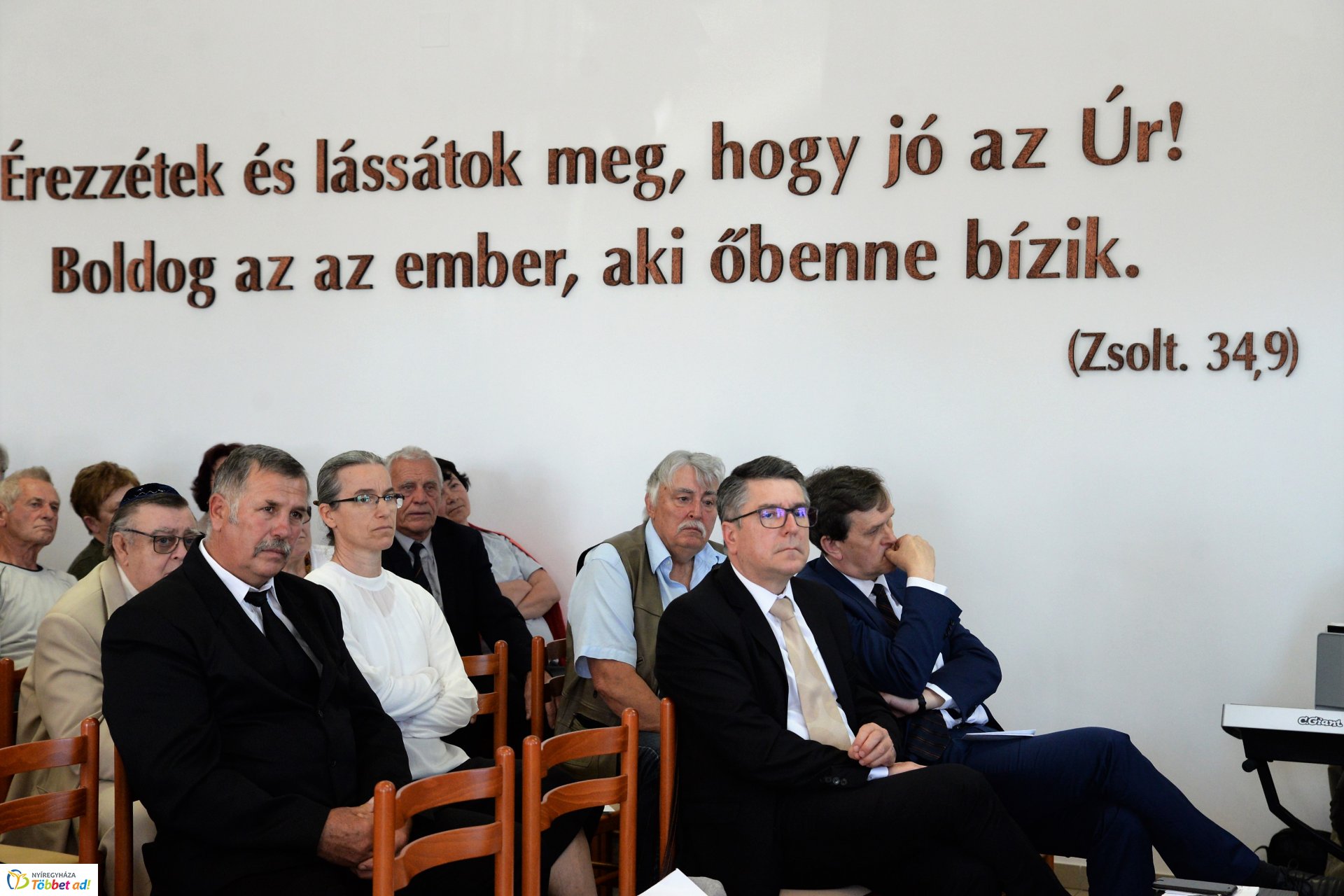 "Közös gyökereink és a megváltás fénye"