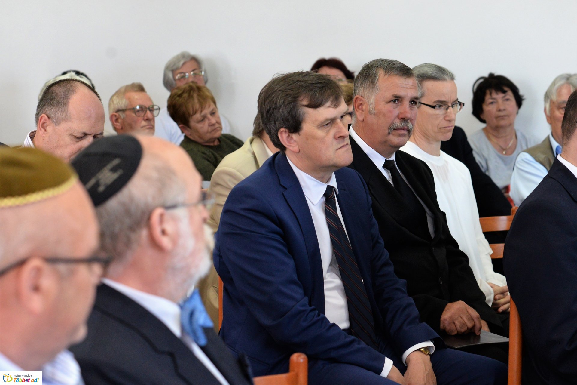 "Közös gyökereink és a megváltás fénye"