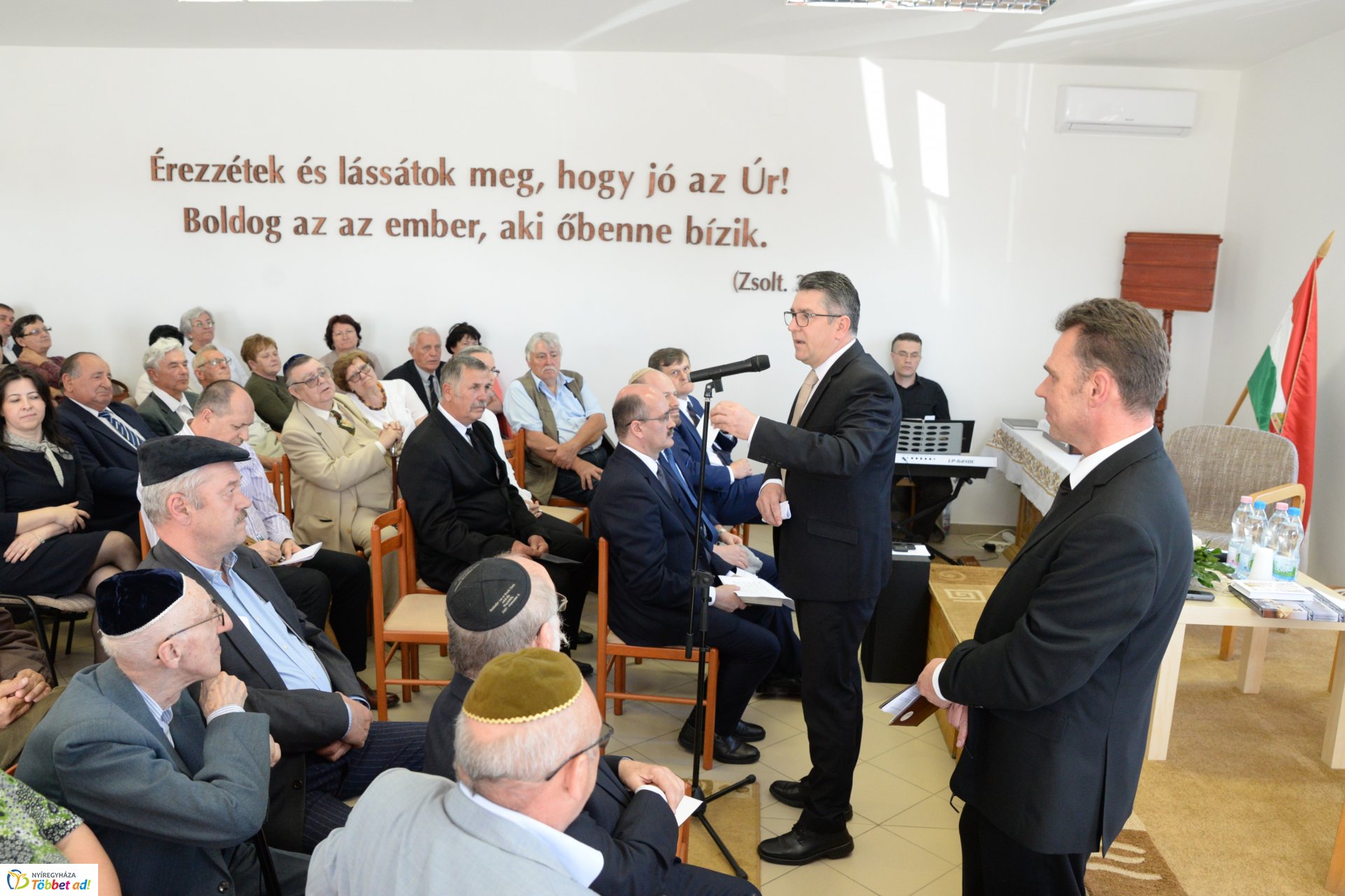 "Közös gyökereink és a megváltás fénye"