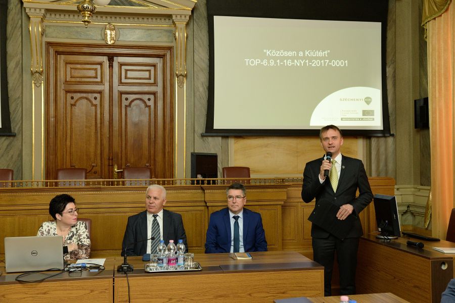 Közösen a kiútért - konferencia megnyitó