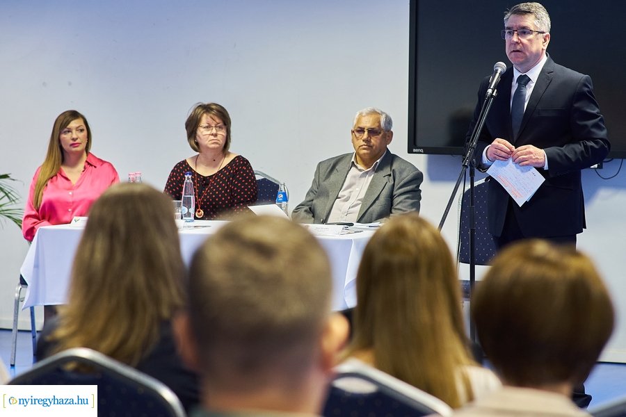 Közösen a kiútért - záró konferencia