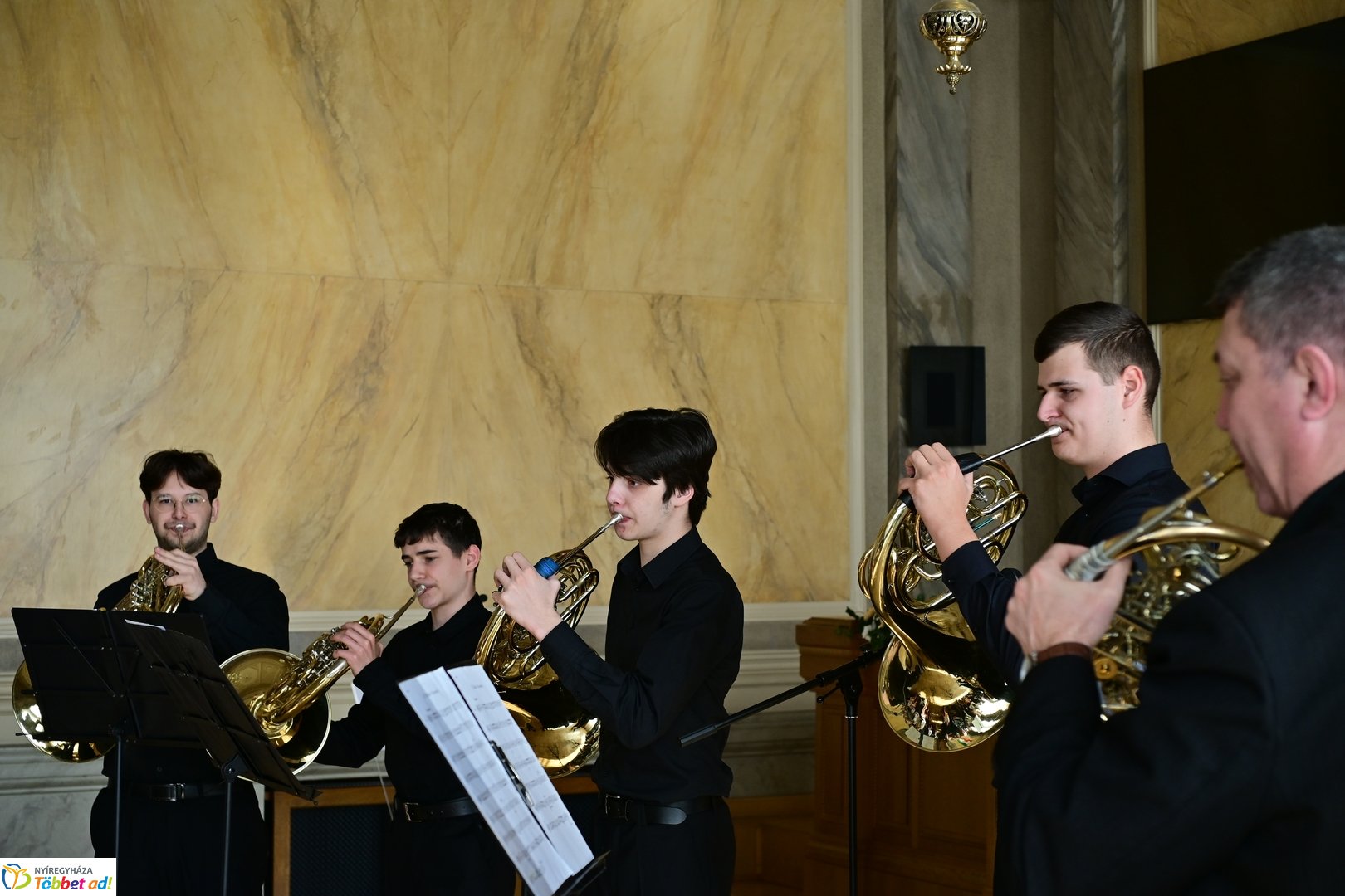 Központi ballagás Nyíregyházán 2025 áprilisában