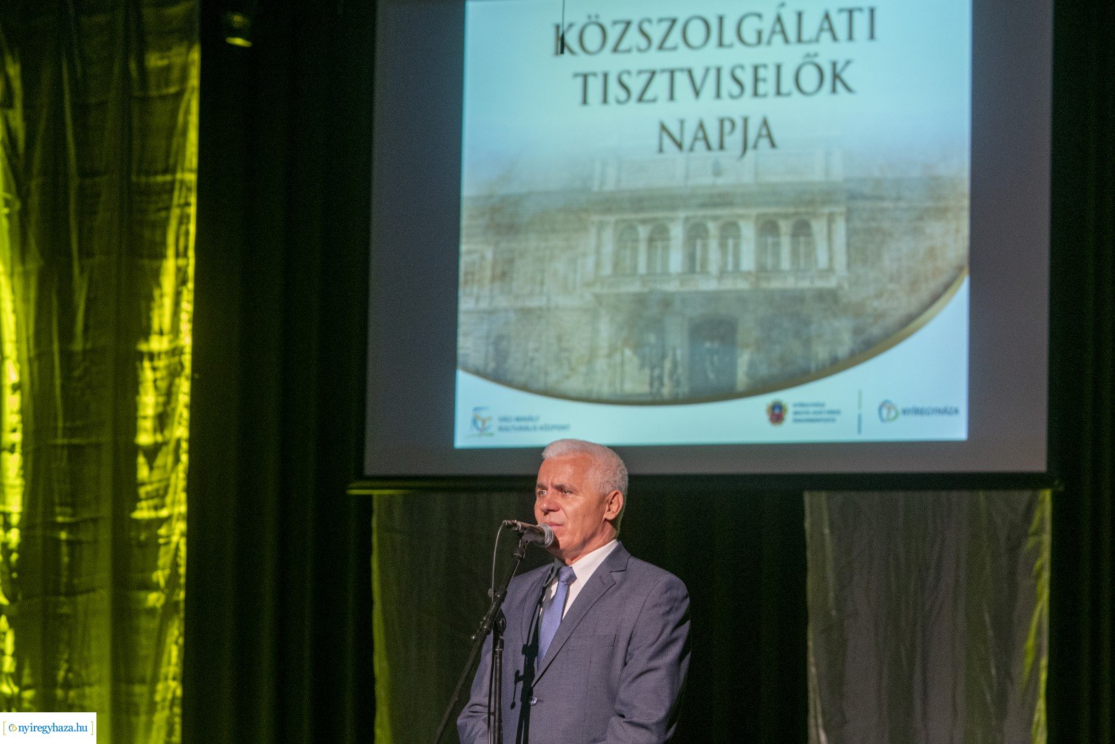 Közszolgálati Tisztviselők Napja