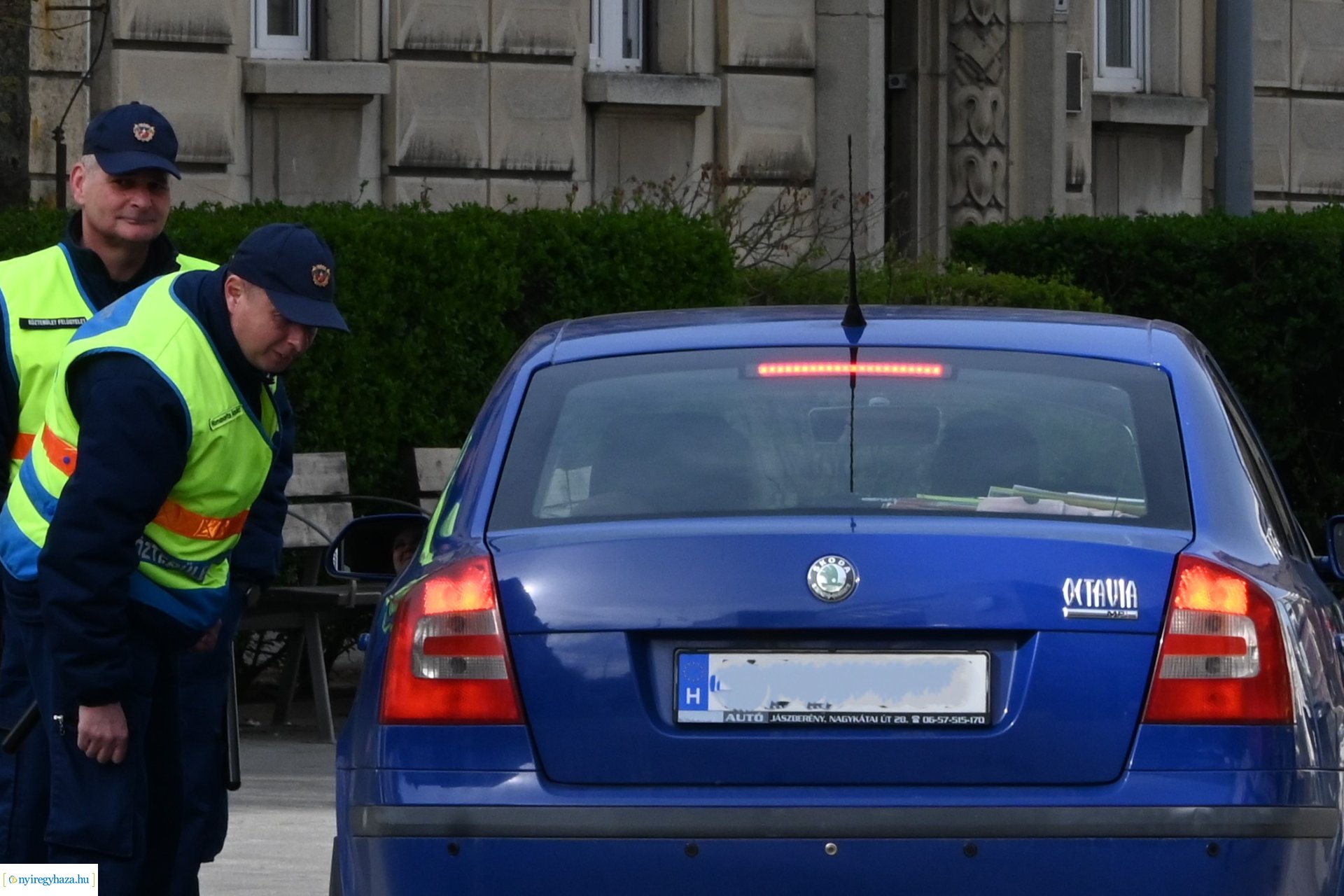 Közterületfelügyelők ellenőrzése a belvárosban