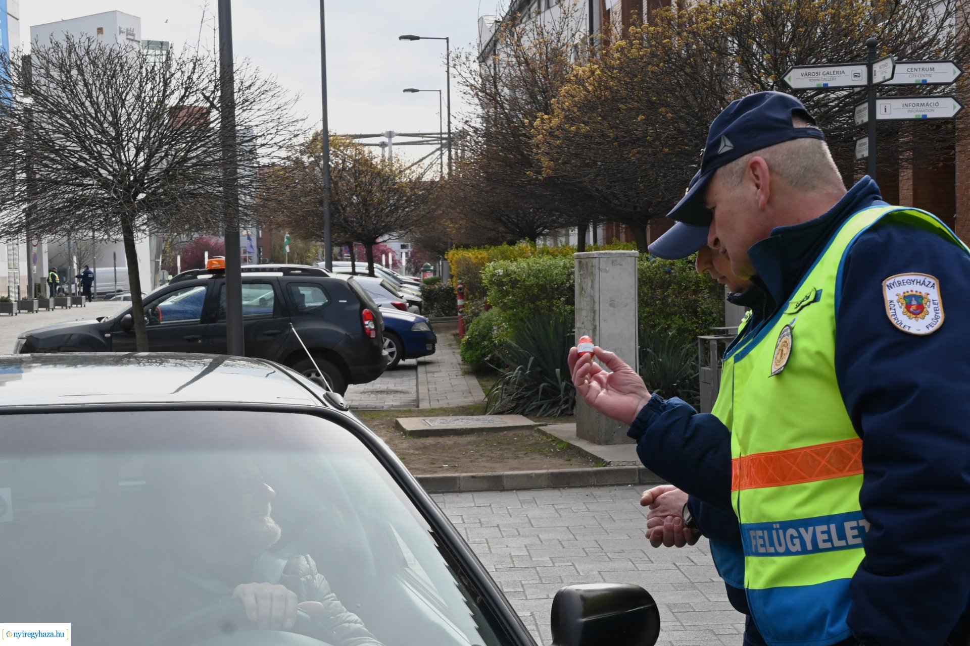 Közterületfelügyelők ellenőrzése a belvárosban