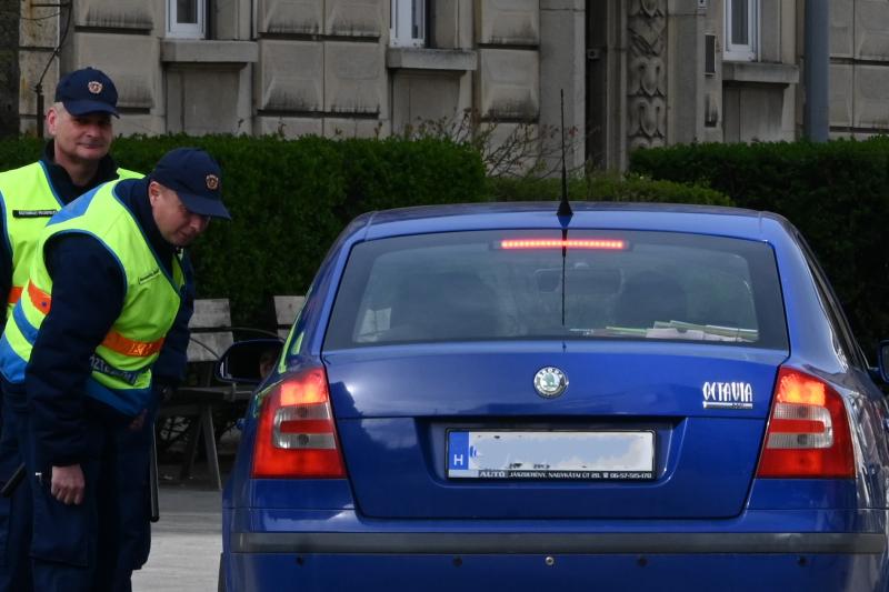 Közterületfelügyelők ellenőrzése a belvárosban