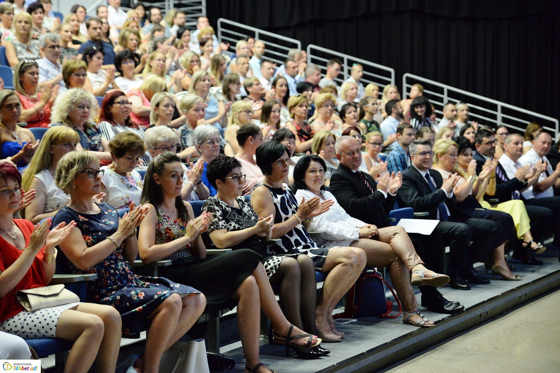 Köztisztviselők naja