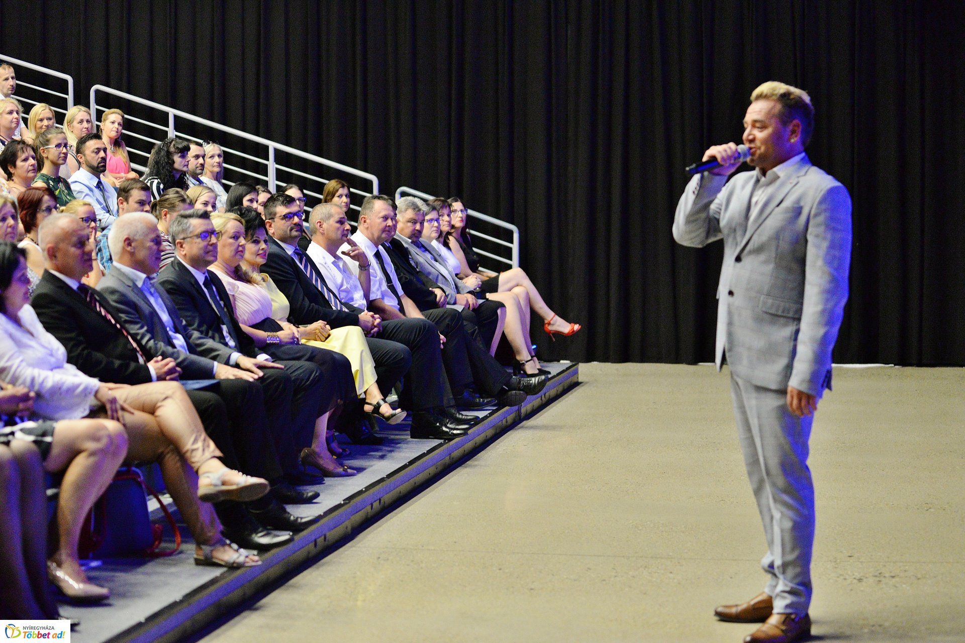 Köztisztviselők naja