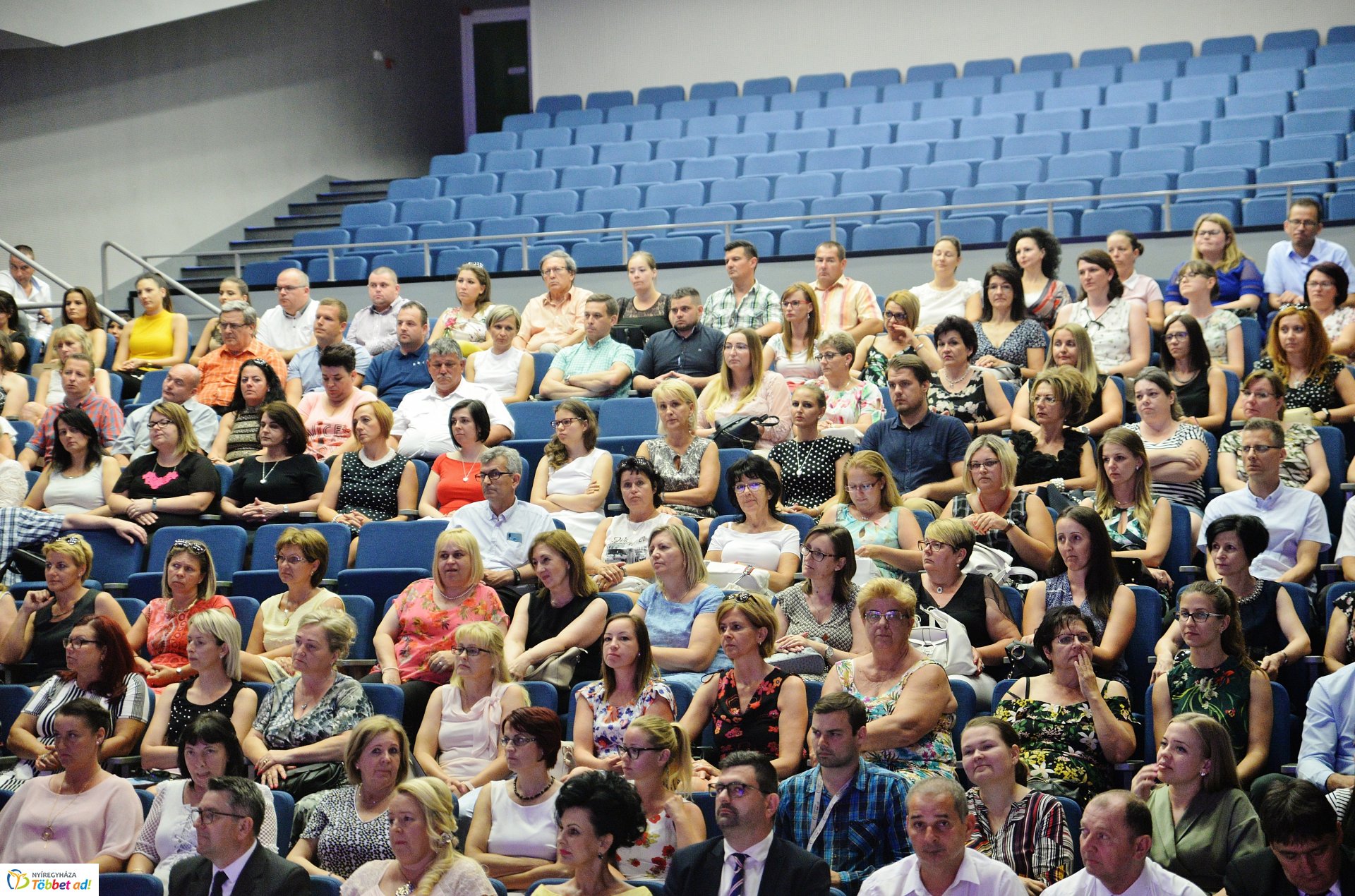 Köztisztviselők naja