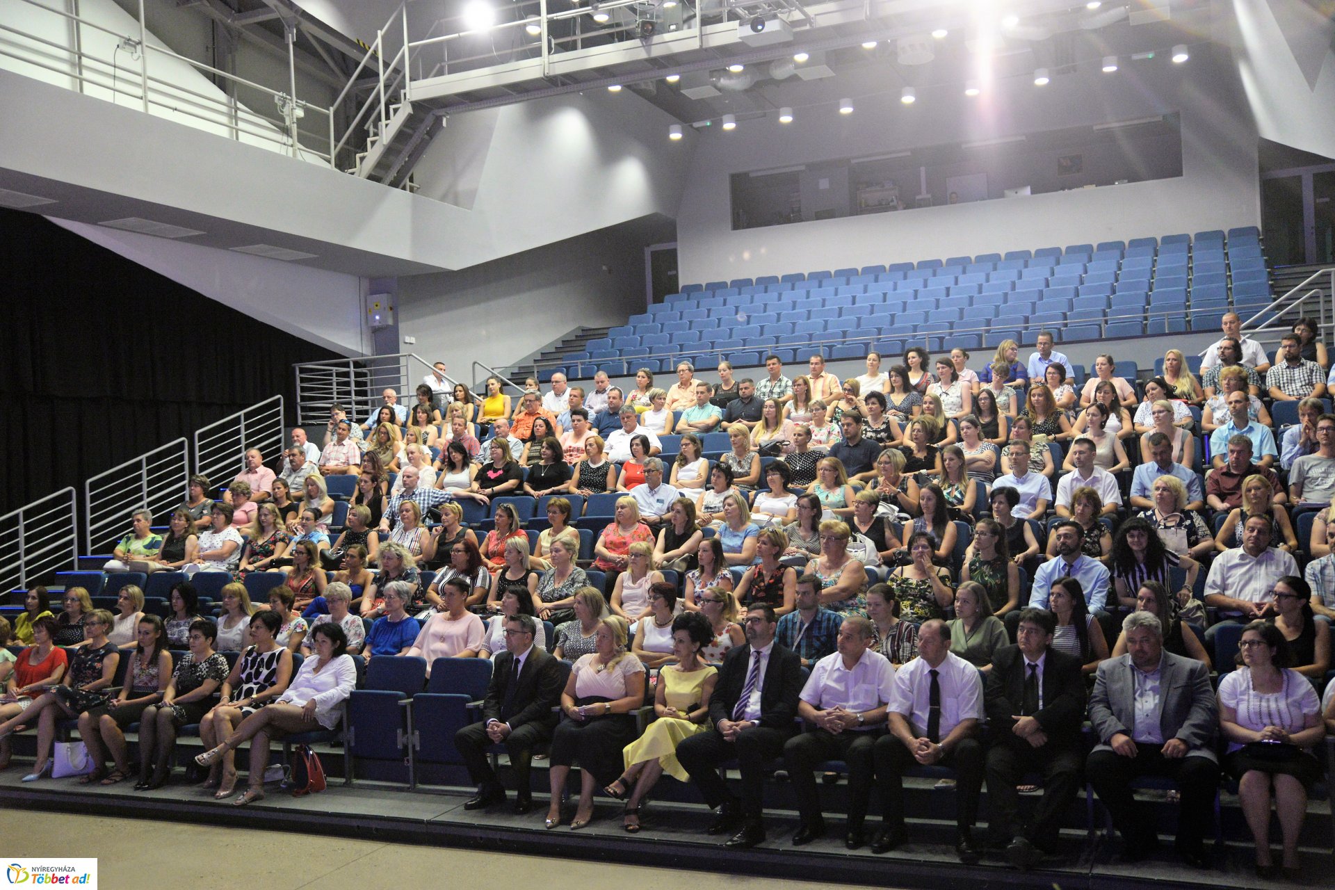 Köztisztviselők naja