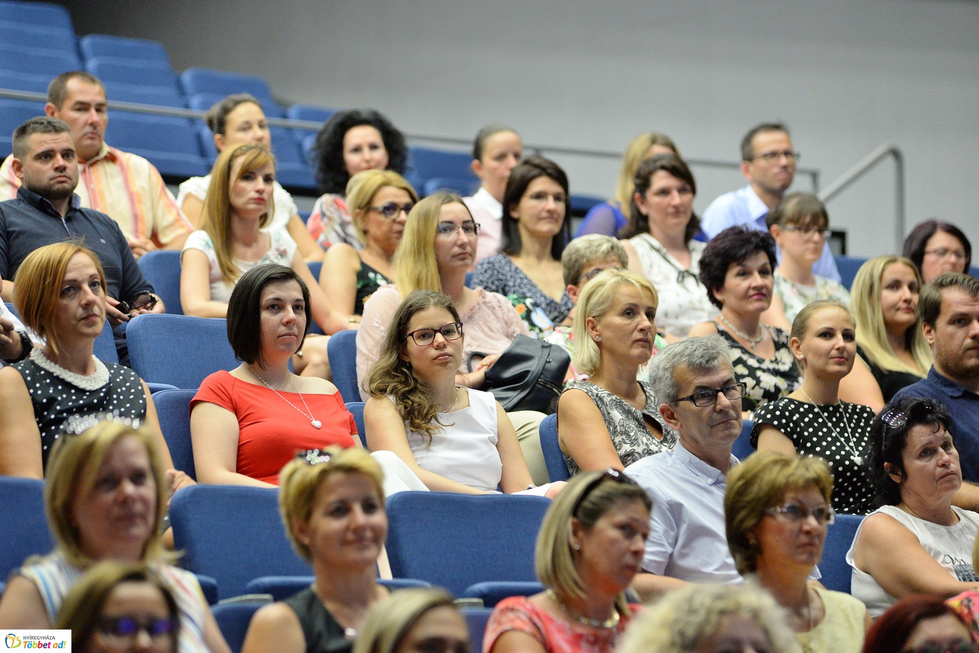 Köztisztviselők naja