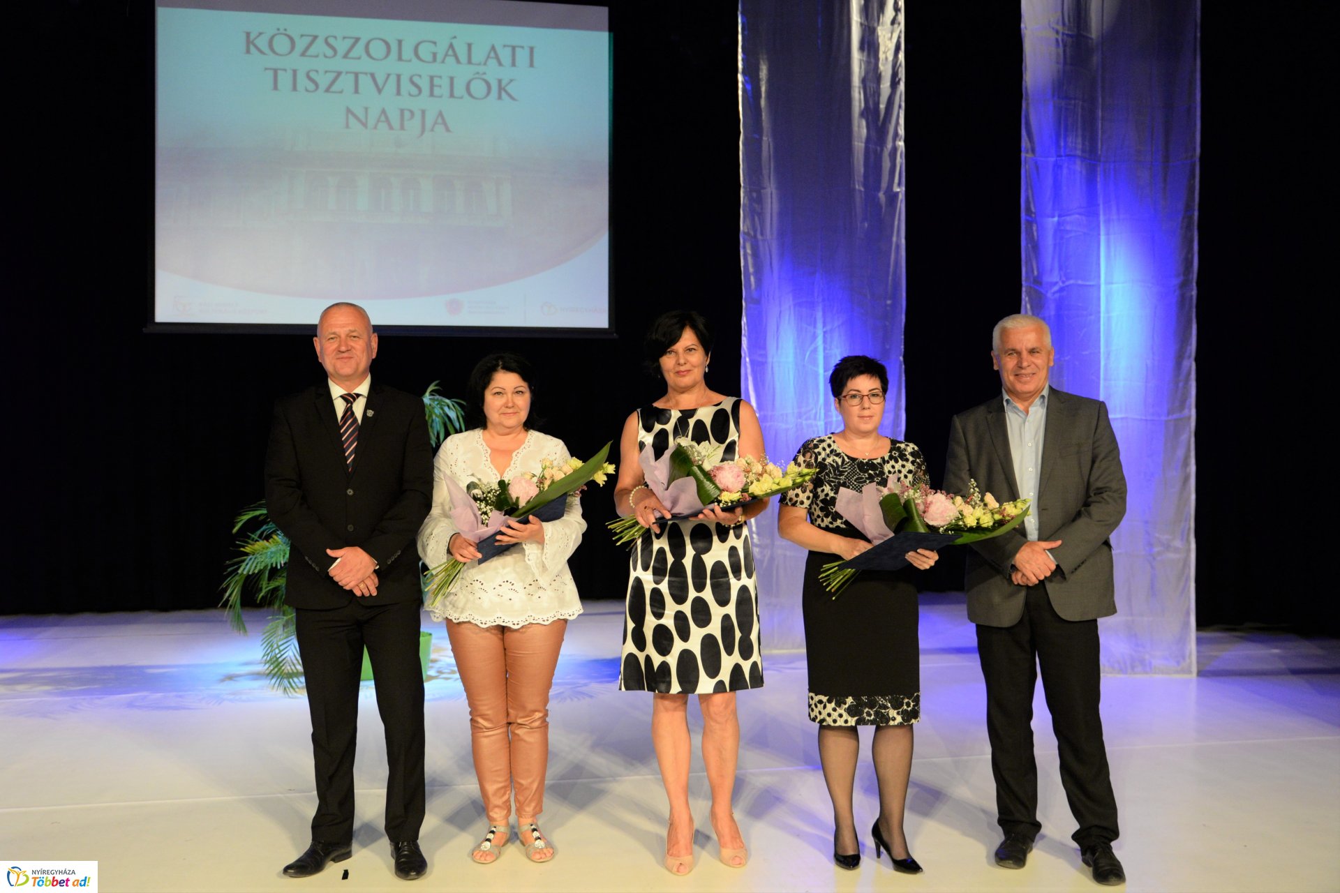 Köztisztviselők naja