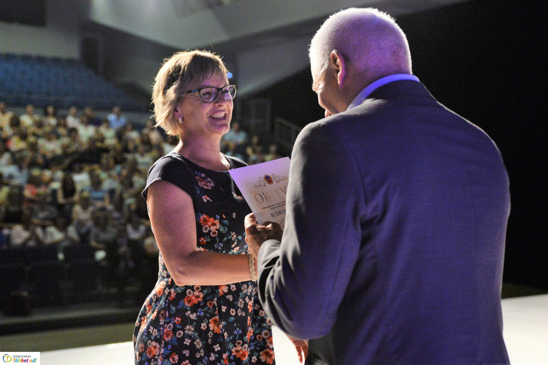 Köztisztviselők naja