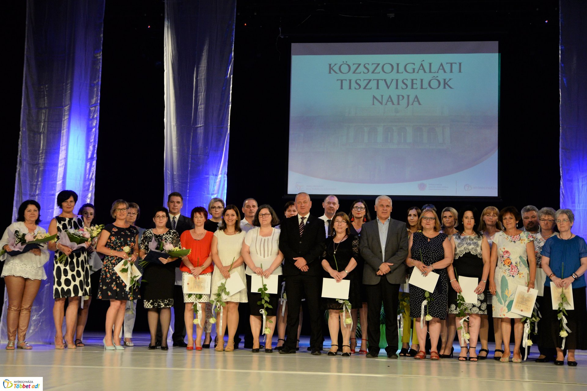 Köztisztviselők naja