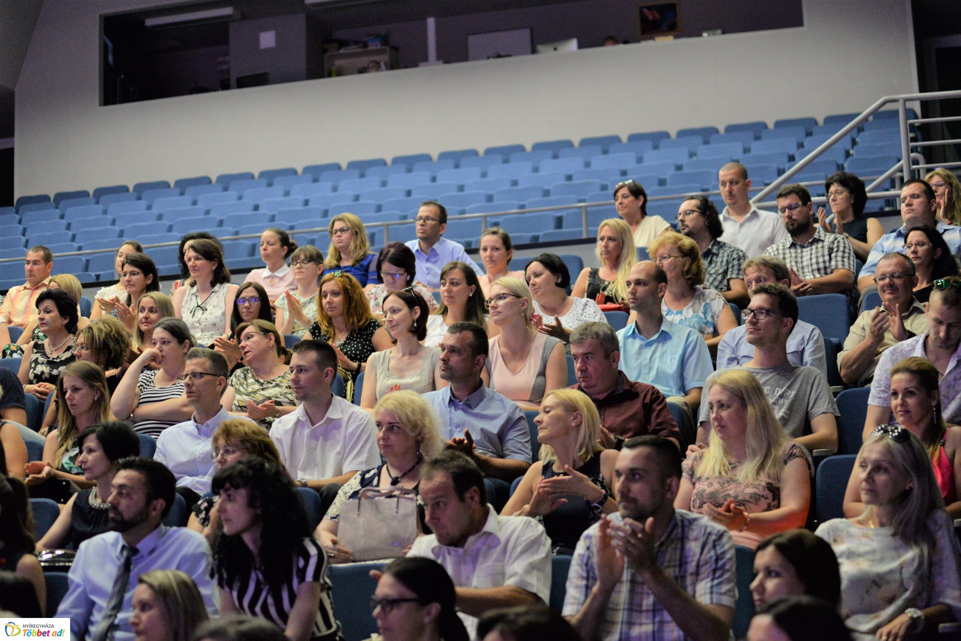 Köztisztviselők naja