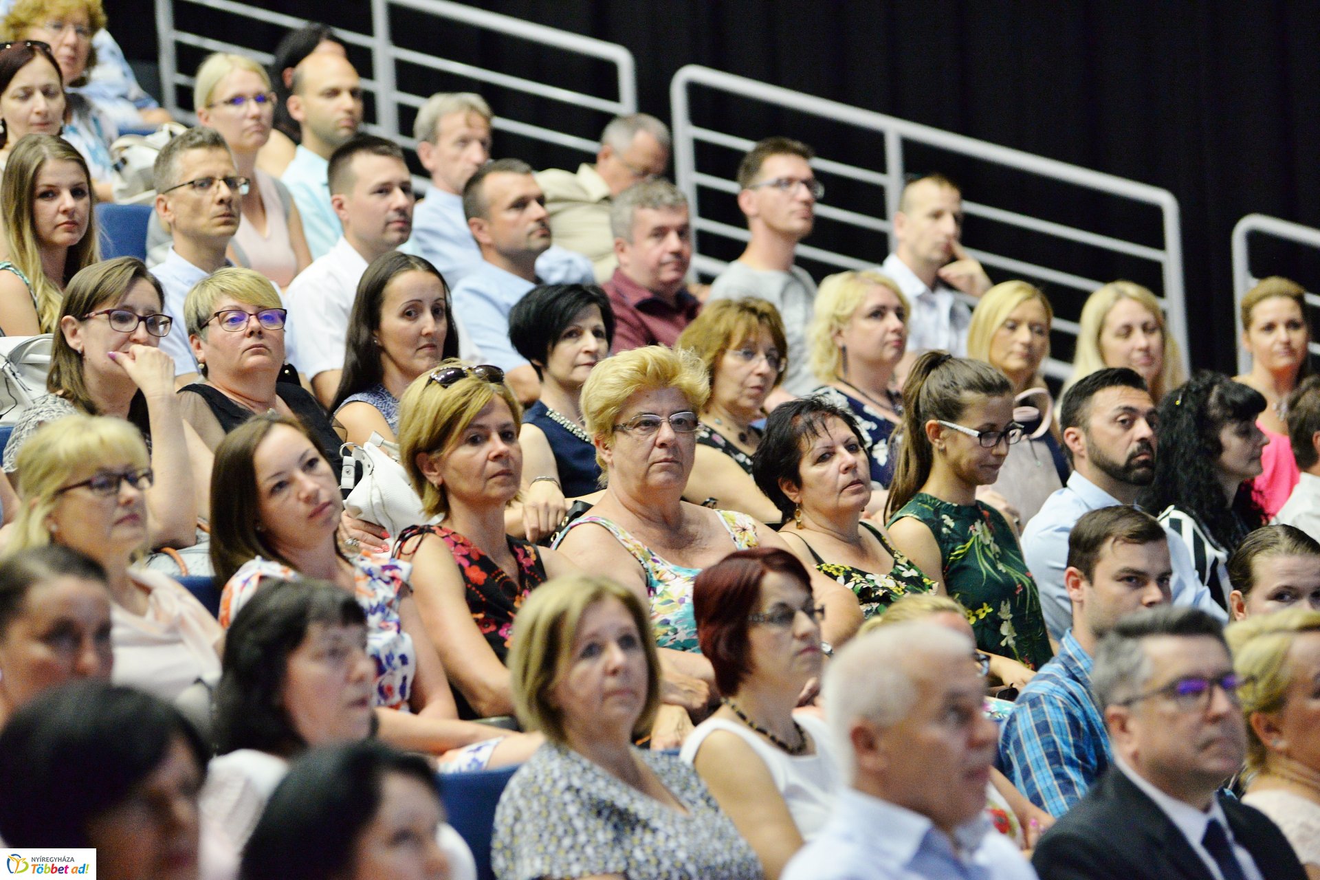 Köztisztviselők naja