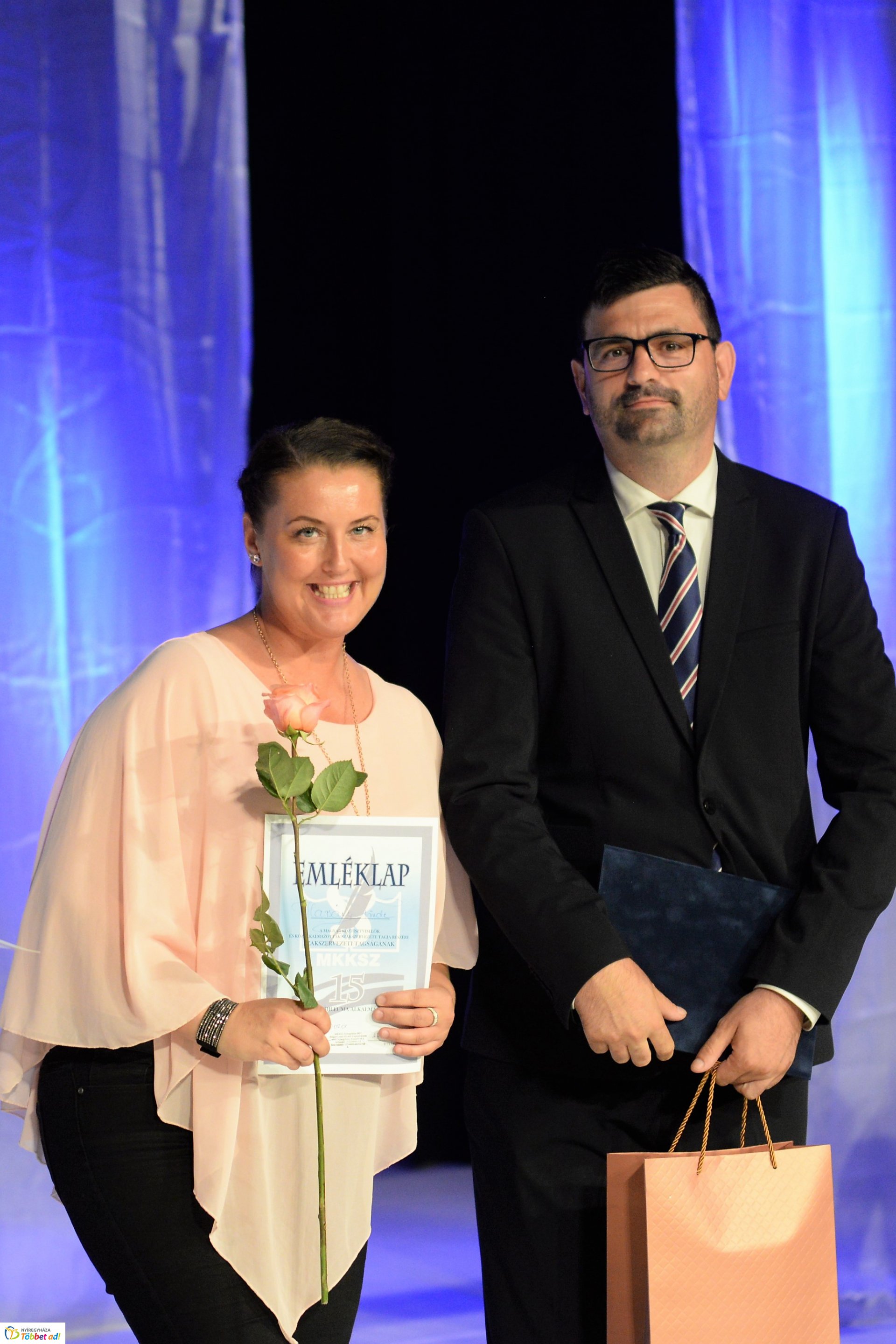 Köztisztviselők naja