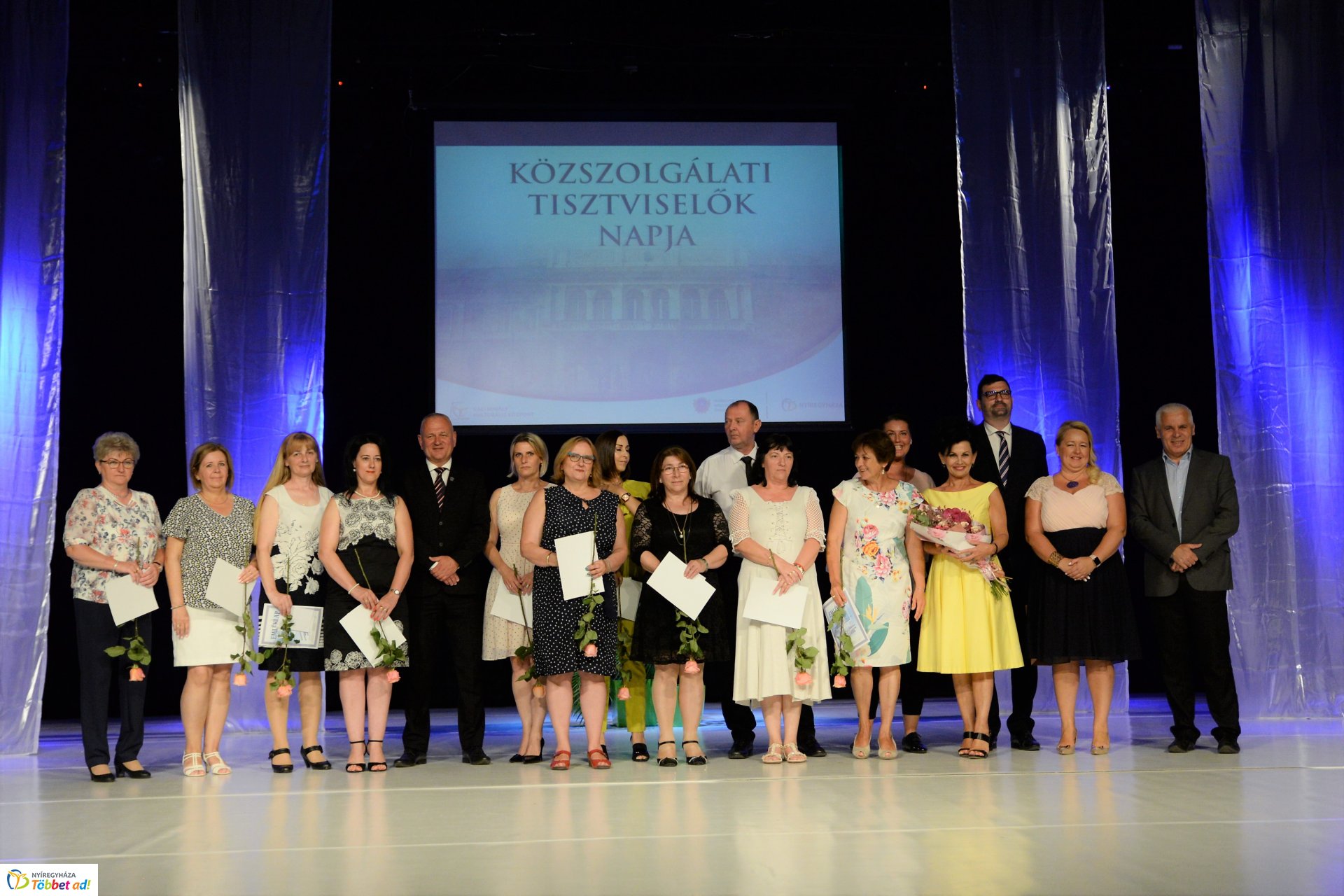 Köztisztviselők naja