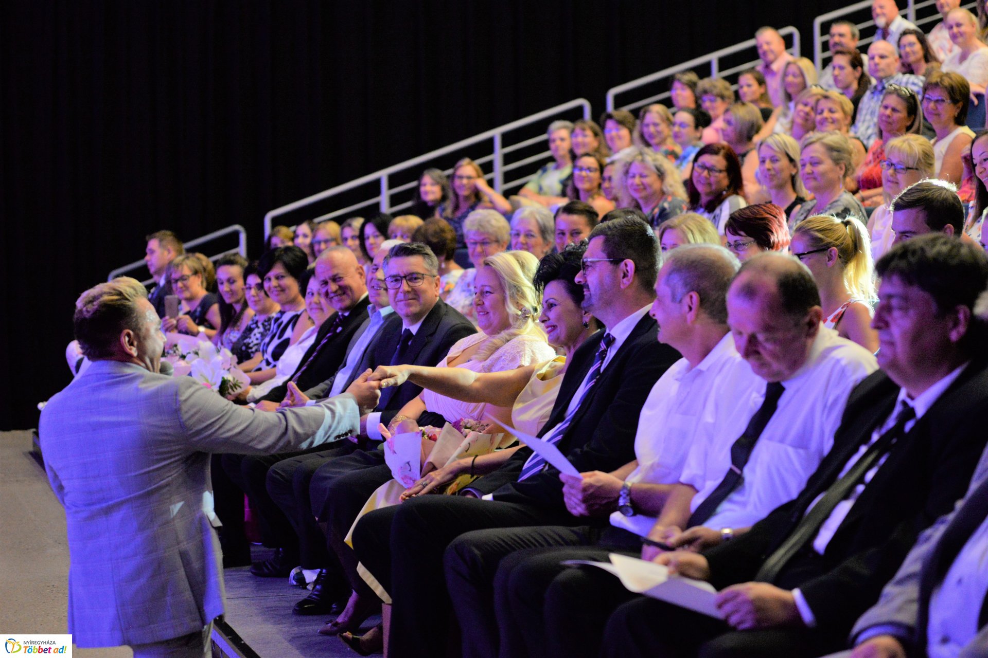 Köztisztviselők naja