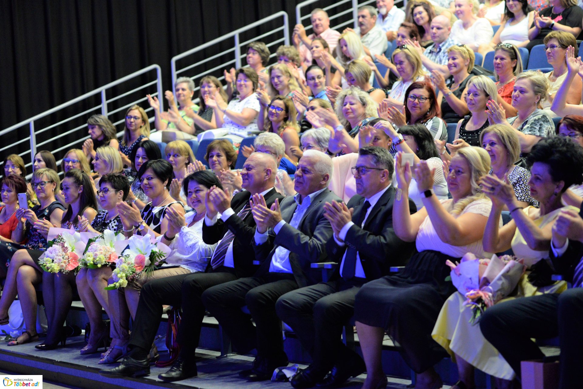 Köztisztviselők naja