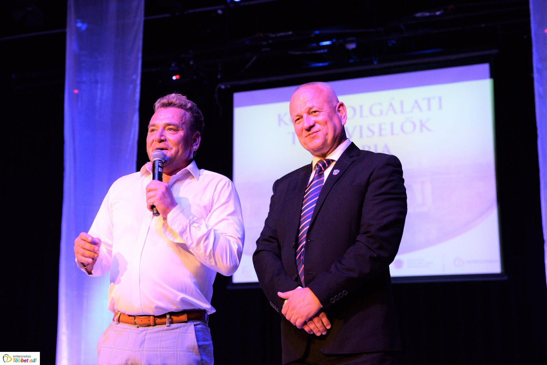 Köztisztviselők naja