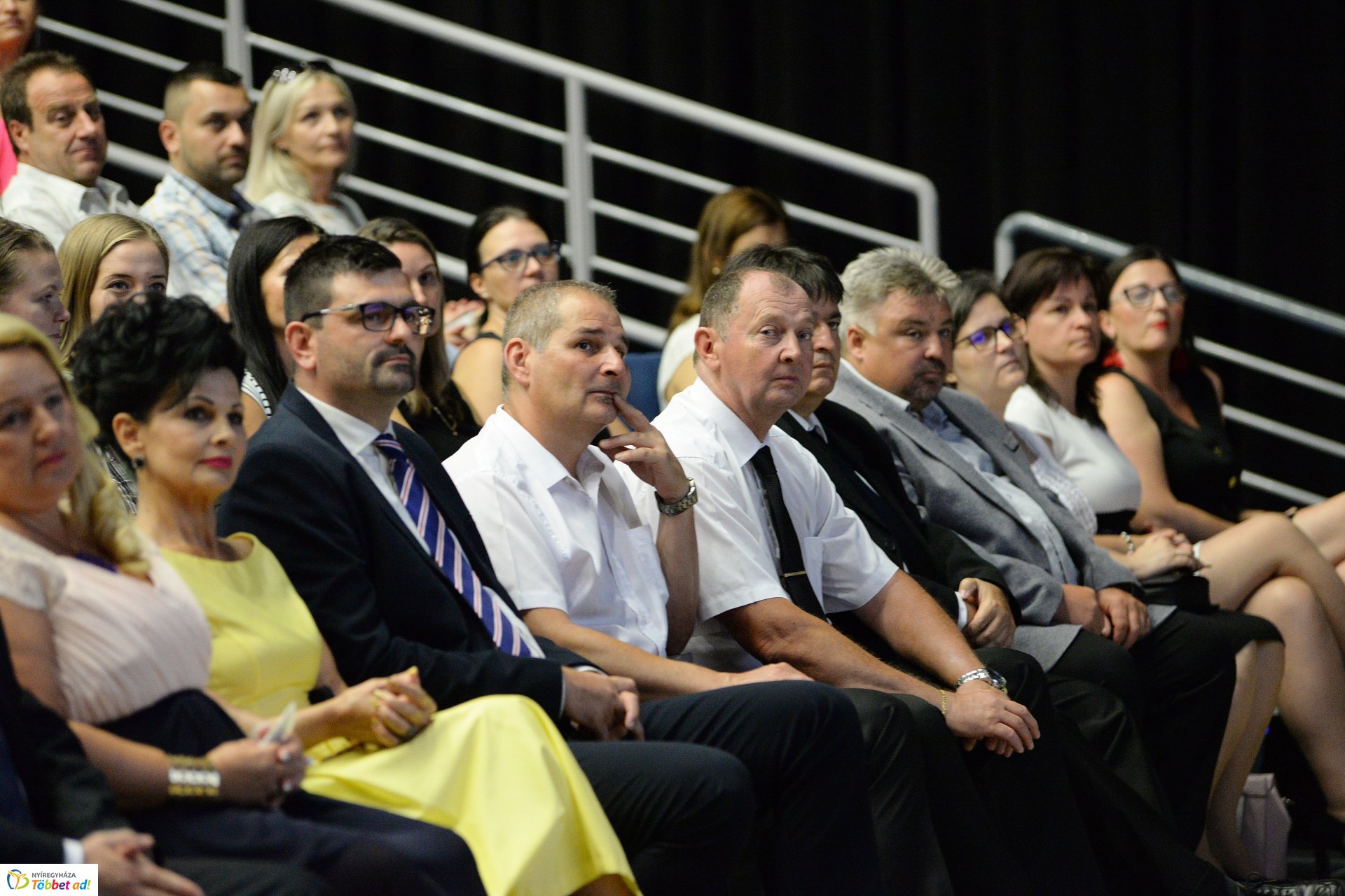 Köztisztviselők naja