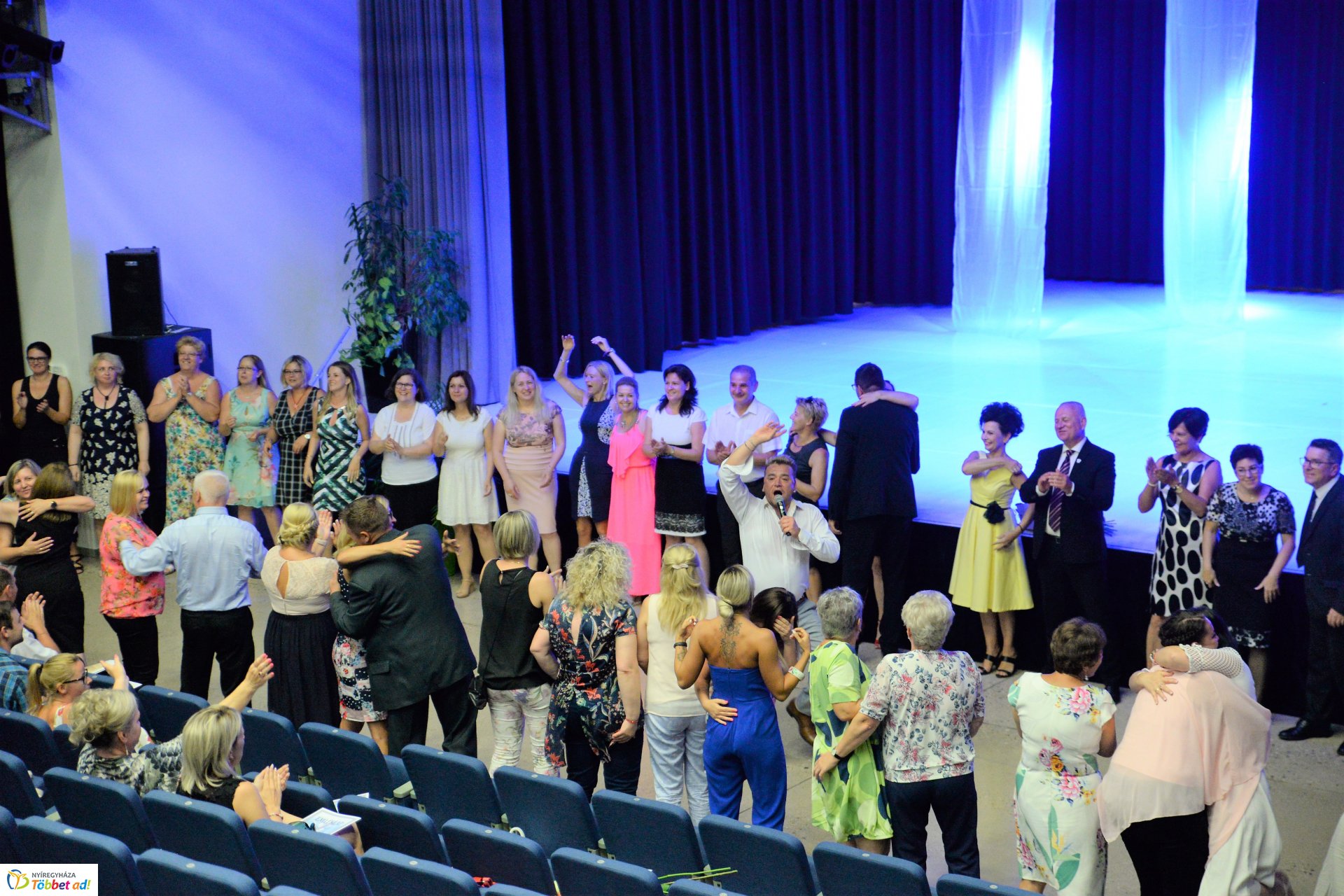 Köztisztviselők naja