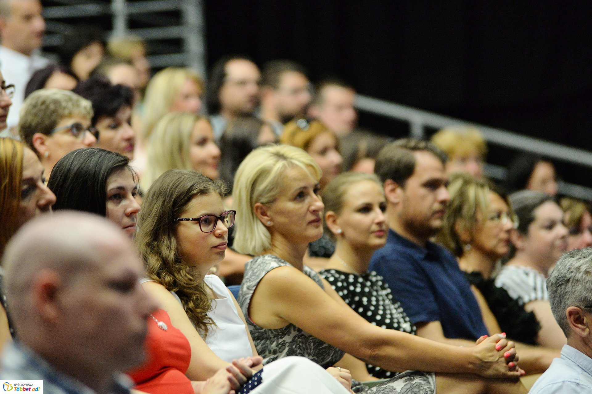 Köztisztviselők naja