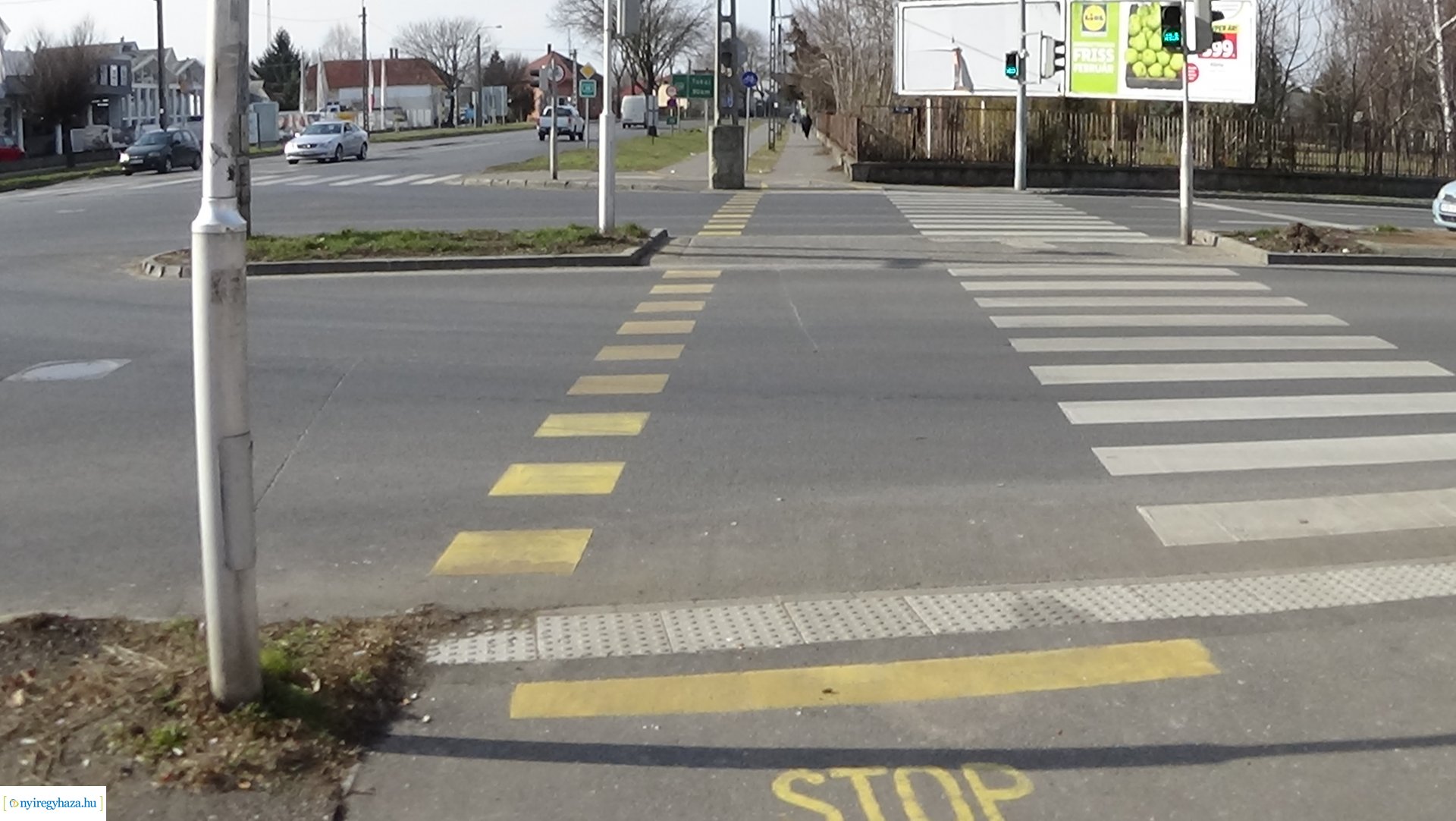 KRESZ-táblák figyelmeztetnek a kerékpárosokra