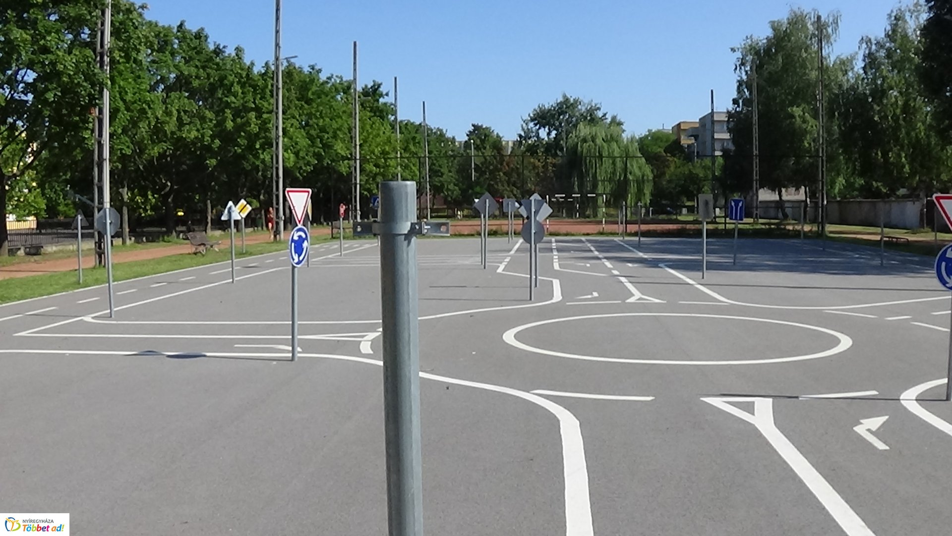 KRESZ-táblákat rongáltak Nyíregyházán