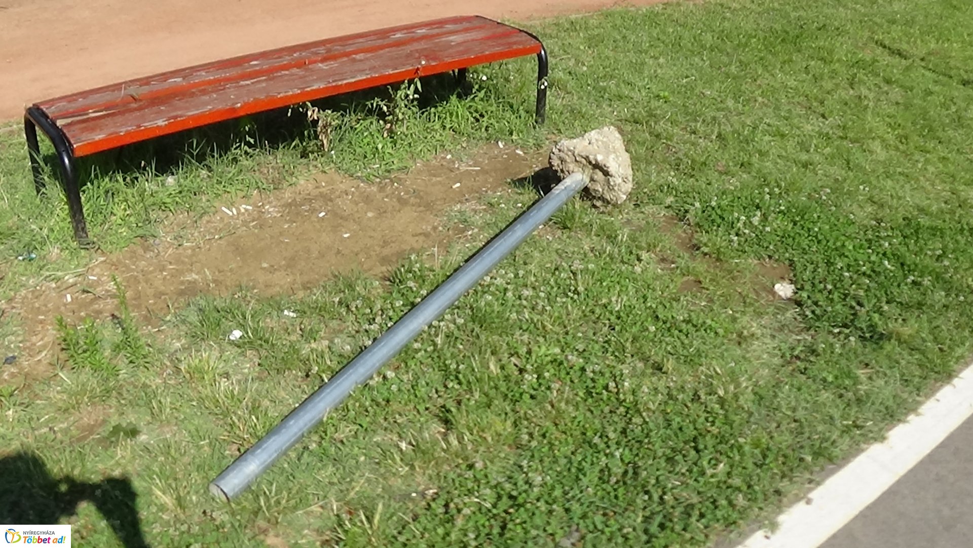 KRESZ-táblákat rongáltak Nyíregyházán