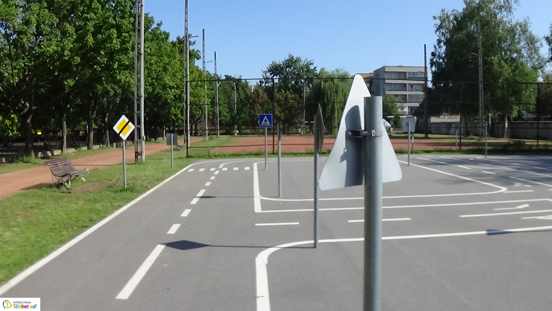 KRESZ-táblákat rongáltak Nyíregyházán