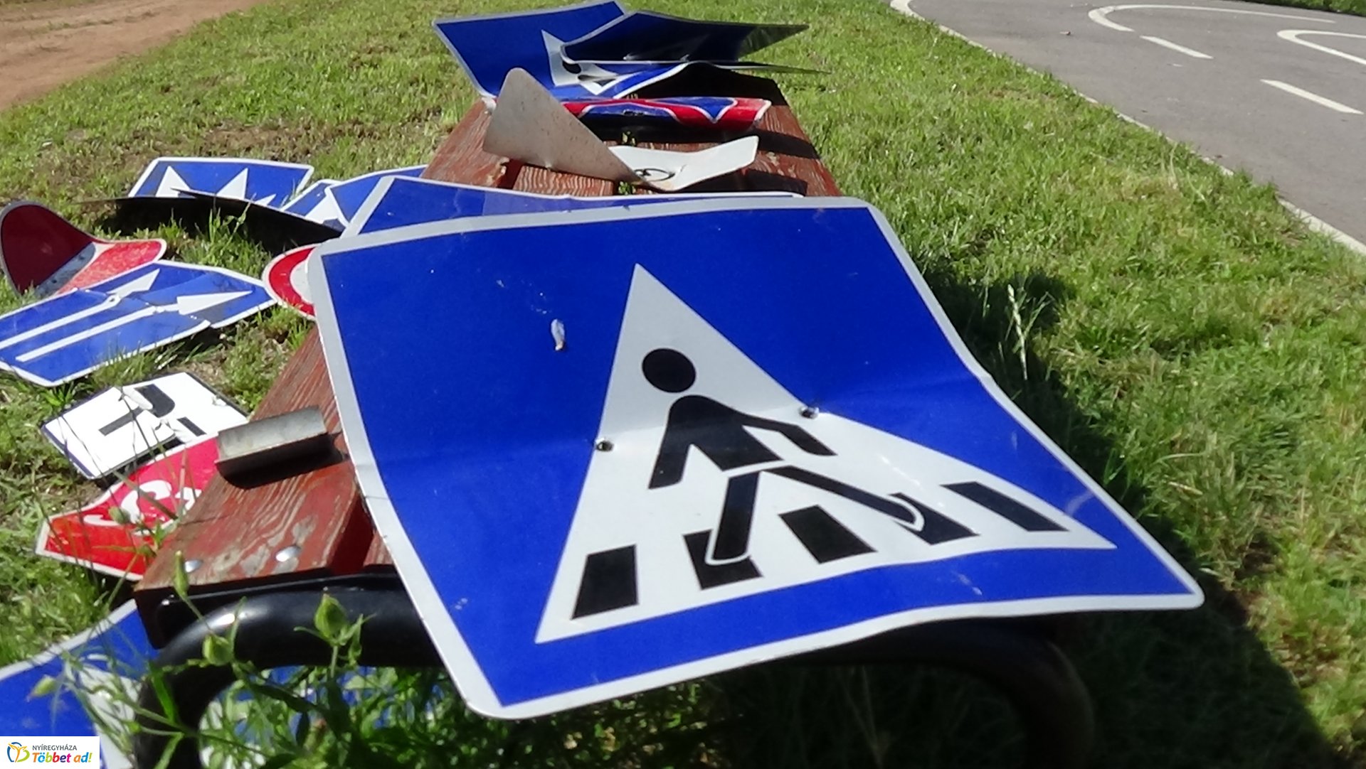 KRESZ-táblákat rongáltak Nyíregyházán