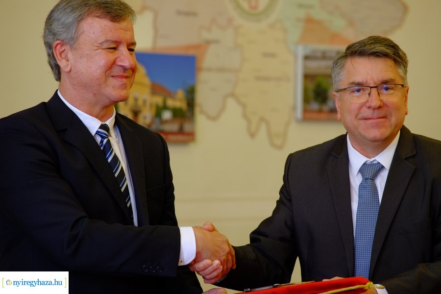 Kulcsátadás és egészségterv a kórházban