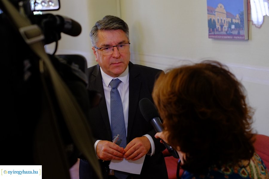 Kulcsátadás és egészségterv a kórházban