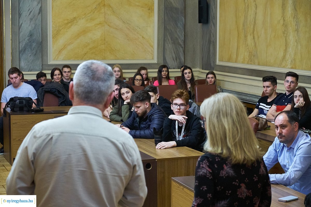 Külföldi diákok látogattak a Városházára  -  20200303