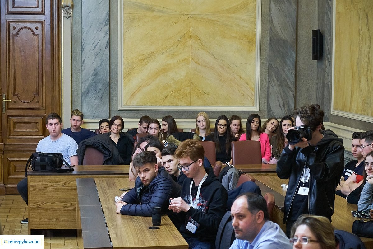 Külföldi diákok látogattak a Városházára  -  20200303