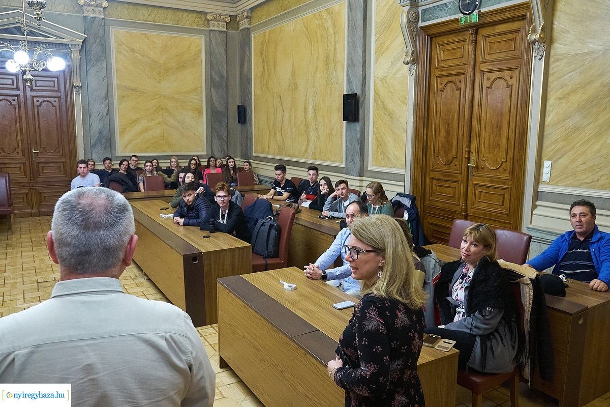 Külföldi diákok látogattak a Városházára  -  20200303